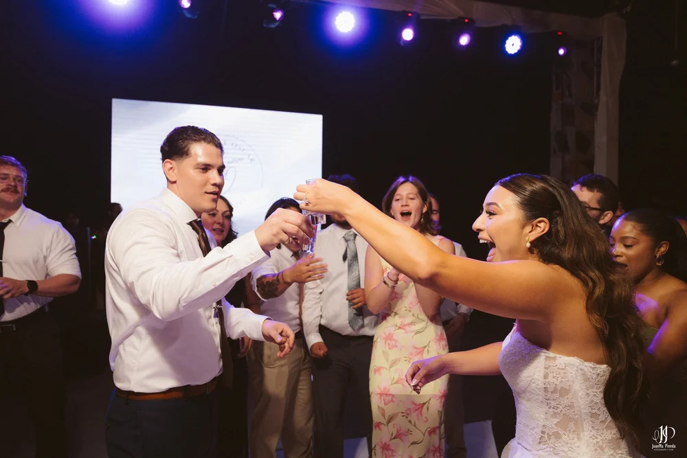 Un Amor Eterno entre la Grandeza del Templo Expiatorio y la Elegancia de Hacienda Concepción Eventos