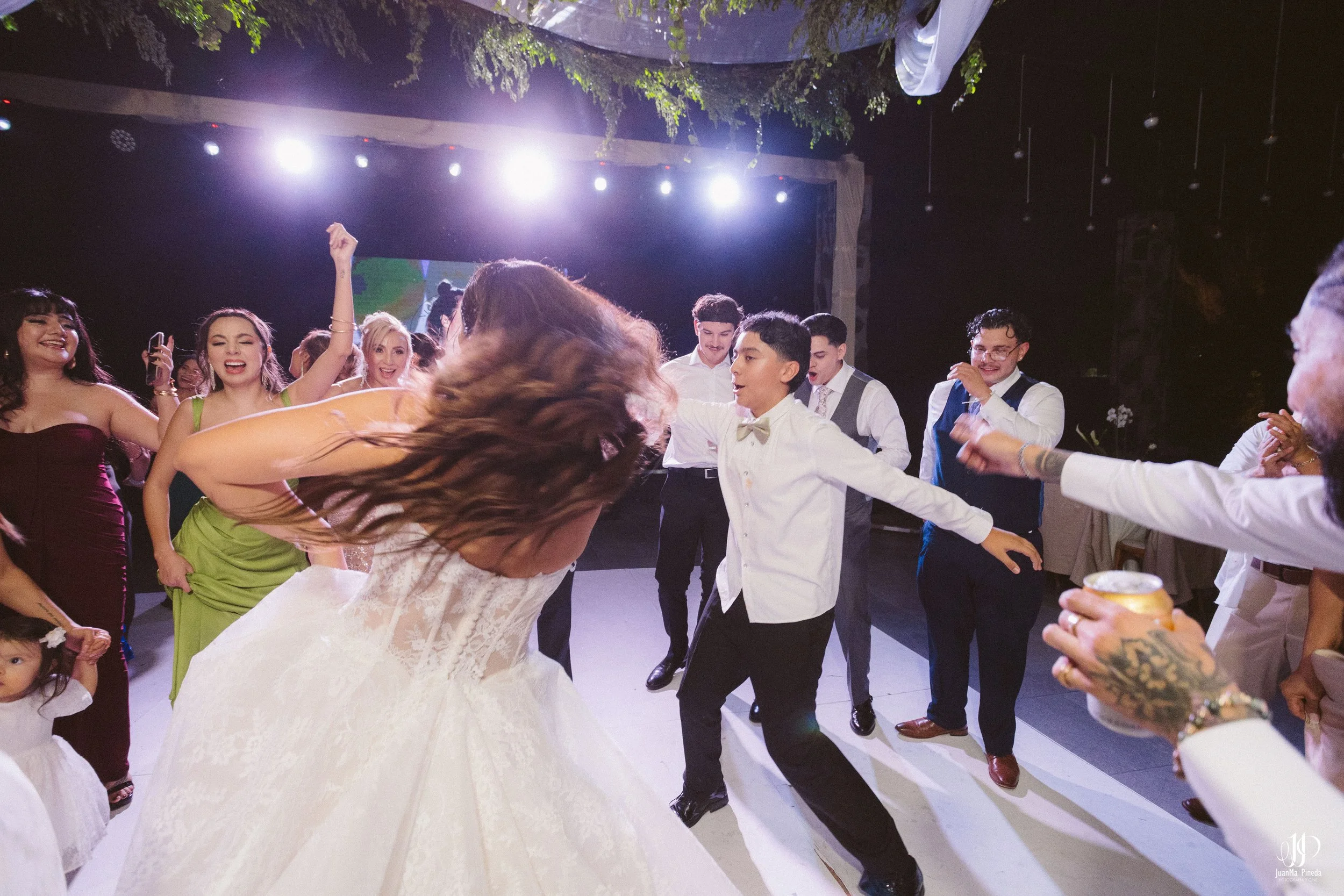 Un Amor Eterno entre la Grandeza del Templo Expiatorio y la Elegancia de Hacienda Concepción Eventos