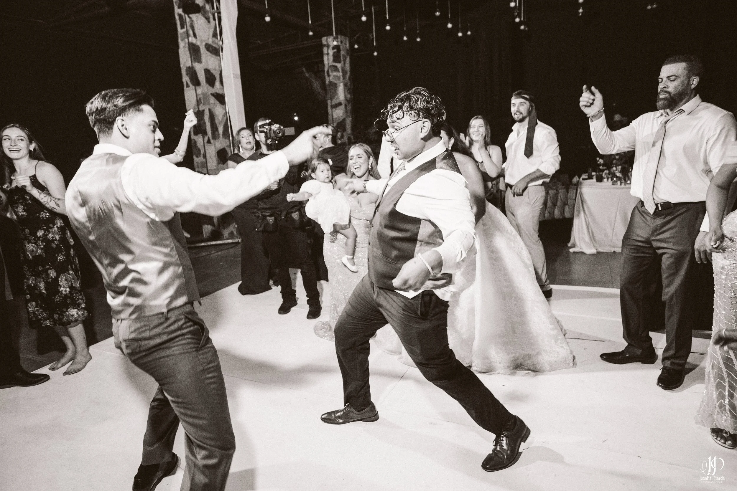 Un Amor Eterno entre la Grandeza del Templo Expiatorio y la Elegancia de Hacienda Concepción Eventos