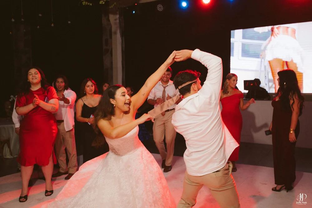 Un Amor Eterno entre la Grandeza del Templo Expiatorio y la Elegancia de Hacienda Concepción Eventos