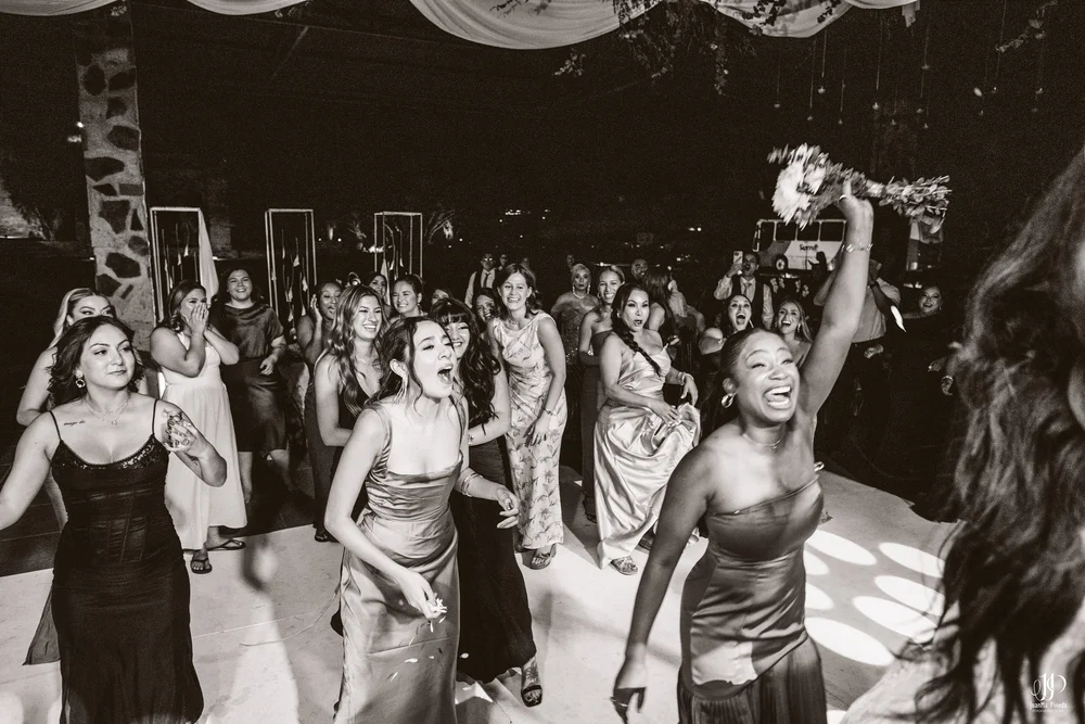 Un Amor Eterno entre la Grandeza del Templo Expiatorio y la Elegancia de Hacienda Concepción Eventos