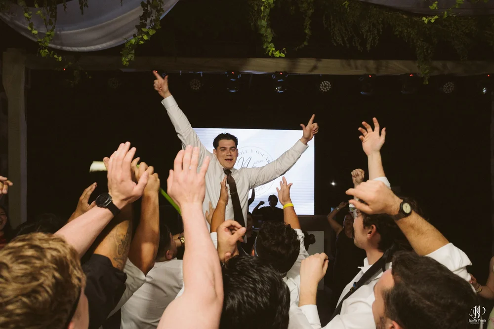 Un Amor Eterno entre la Grandeza del Templo Expiatorio y la Elegancia de Hacienda Concepción Eventos