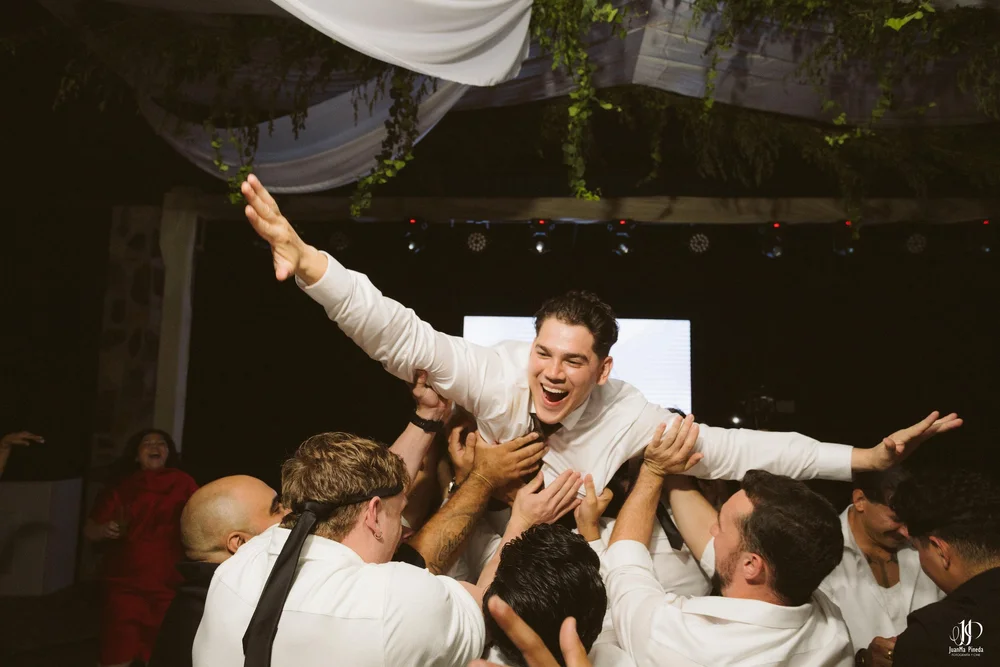 Un Amor Eterno entre la Grandeza del Templo Expiatorio y la Elegancia de Hacienda Concepción Eventos