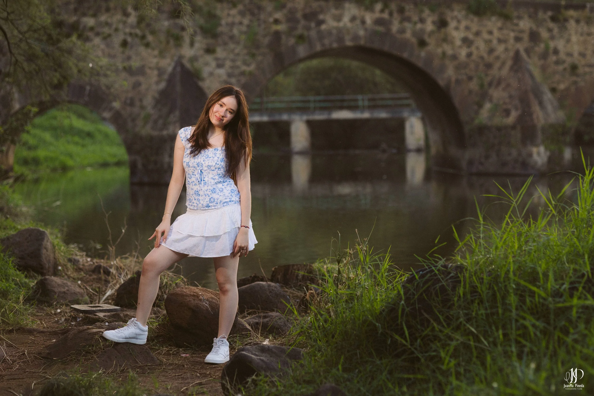 Sesión Fotográfica de Quinceañera en el Parque Bicentenario Puente de Calderón, Zapotlanejo, Jalisco – Imágenes Inolvidables y Elegantes