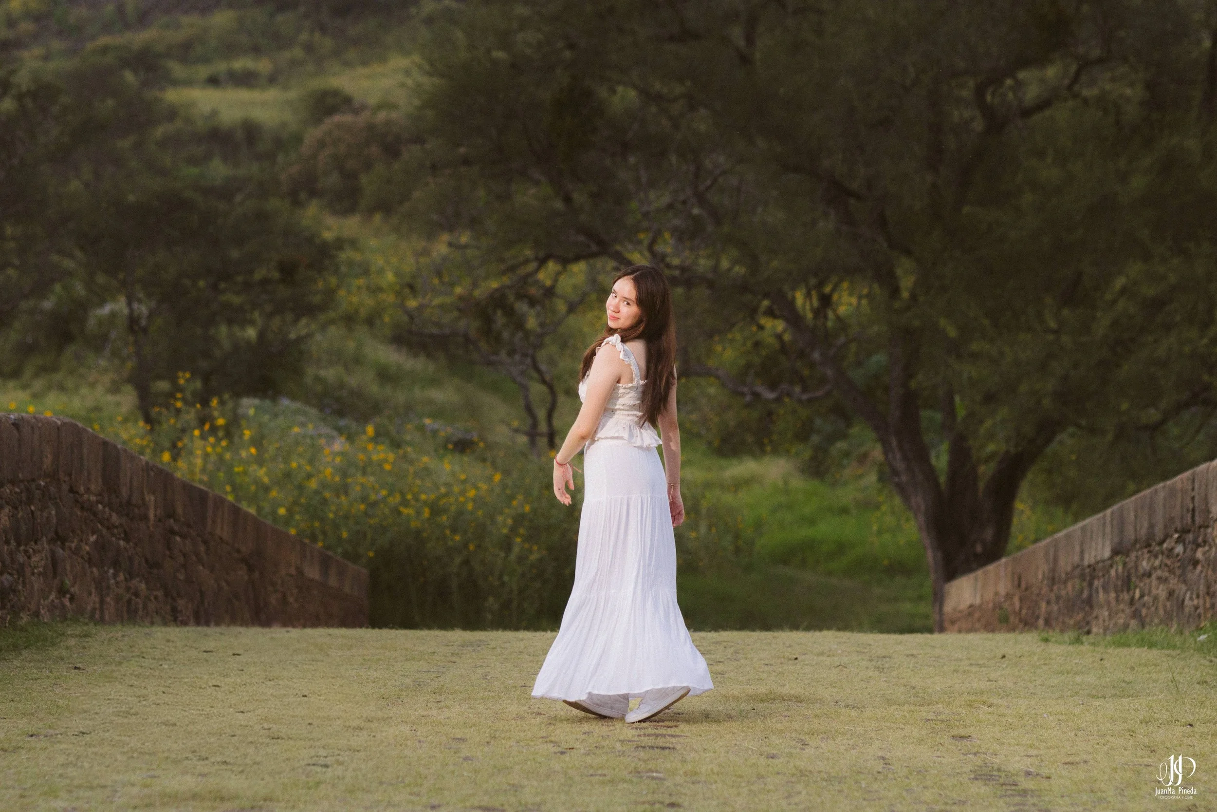 Sesión Fotográfica de Quinceañera en el Parque Bicentenario Puente de Calderón, Zapotlanejo, Jalisco – Imágenes Inolvidables y Elegantes