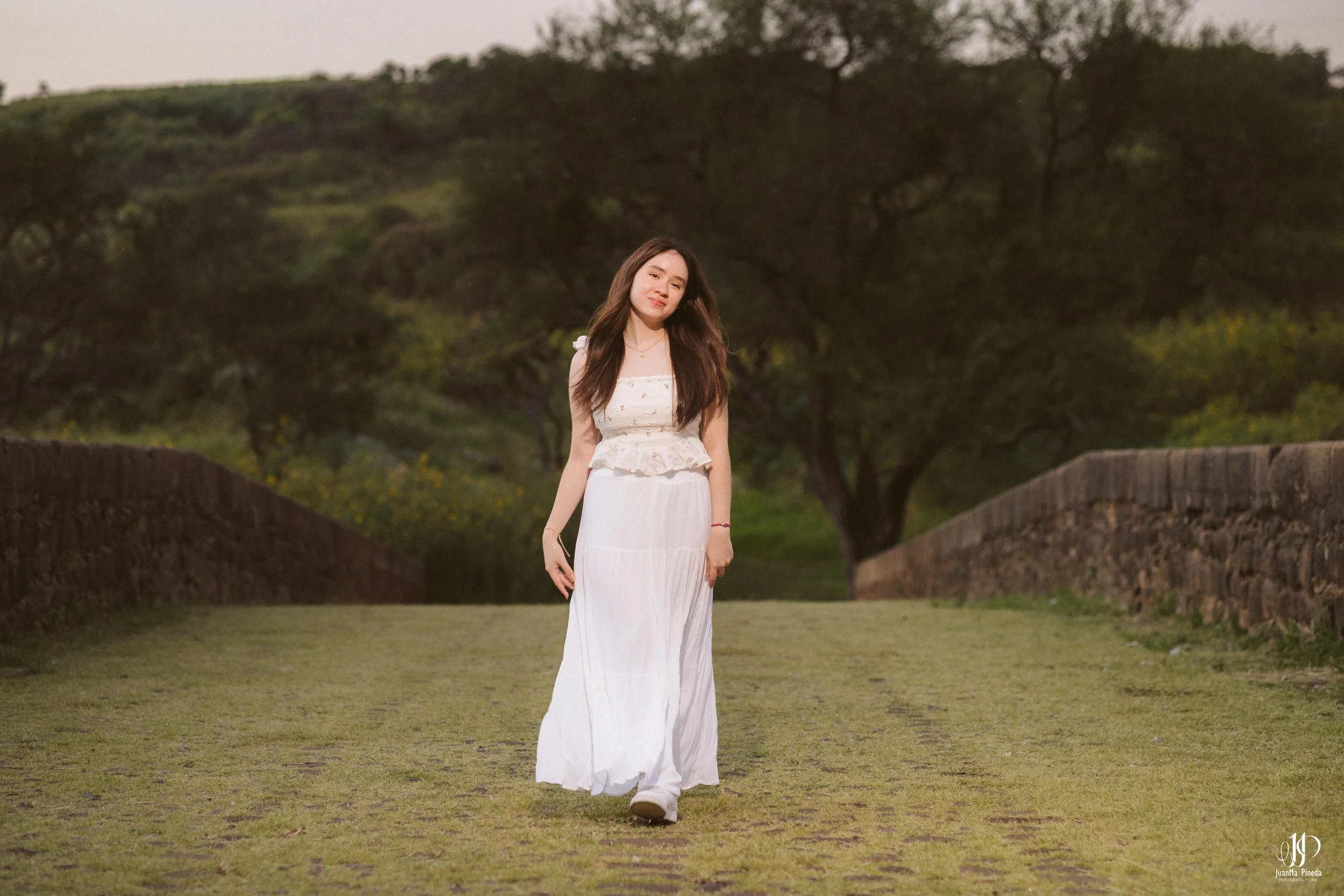 Sesión Fotográfica de Quinceañera en el Parque Bicentenario Puente de Calderón, Zapotlanejo, Jalisco – Imágenes Inolvidables y Elegantes