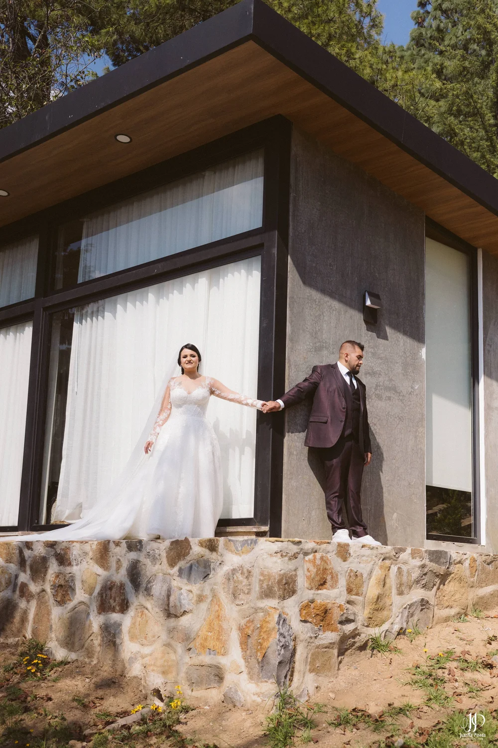Emoción al Primer Encuentro en Cabañas Sierra del Tecuán — Elegancia Atemporal entre Pinos en Cabañas Sierra del Tecuán (Tapalpa, Jal.)