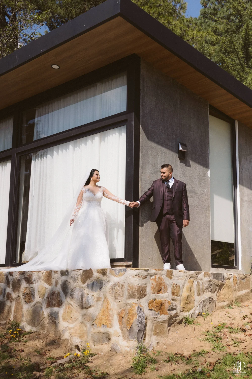Emoción al Primer Encuentro en Cabañas Sierra del Tecuán — Elegancia Atemporal entre Pinos en Cabañas Sierra del Tecuán (Tapalpa, Jal.)