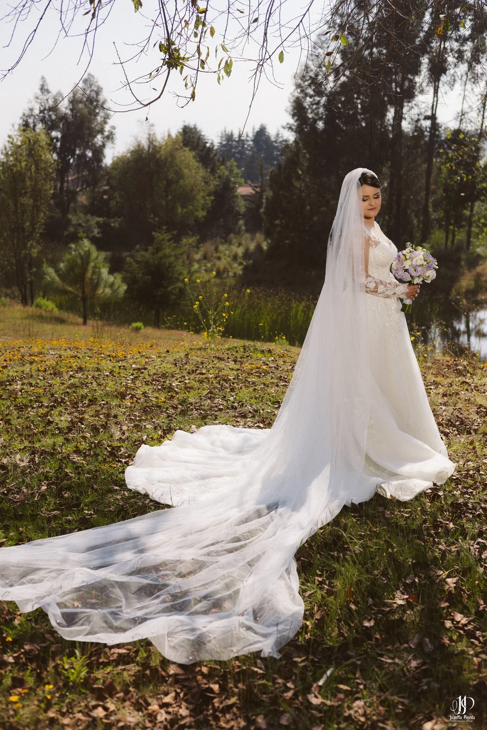 Emoción al Primer Encuentro en Cabañas Sierra del Tecuán — Elegancia Atemporal entre Pinos en Cabañas Sierra del Tecuán (Tapalpa, Jal.)