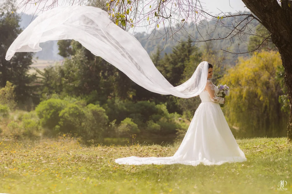 Emoción al Primer Encuentro en Cabañas Sierra del Tecuán — Elegancia Atemporal entre Pinos en Cabañas Sierra del Tecuán (Tapalpa, Jal.)