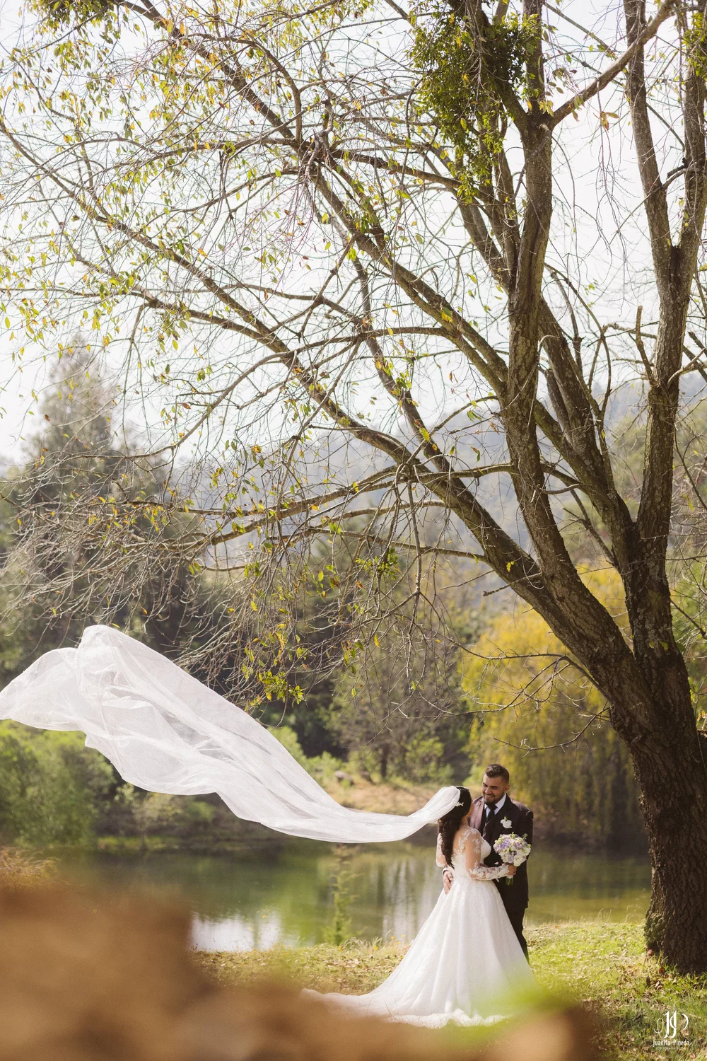 Emoción al Primer Encuentro en Cabañas Sierra del Tecuán — Elegancia Atemporal entre Pinos en Cabañas Sierra del Tecuán (Tapalpa, Jal.)