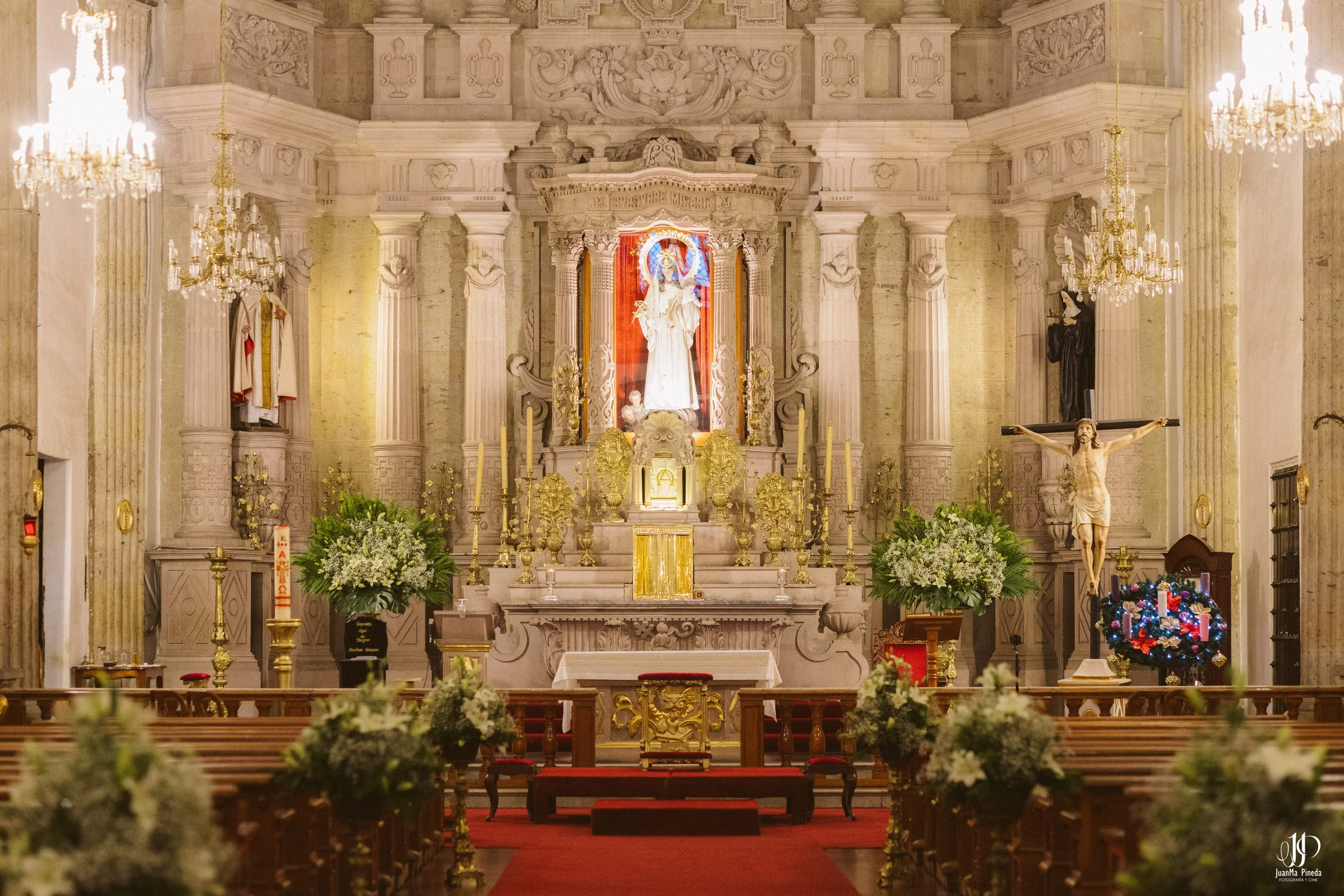 Viaja a la Historia por tus XV Años en Ex-Convento de Santa Teresa: Servicios Premium de Foto y Video en Guadalajara.