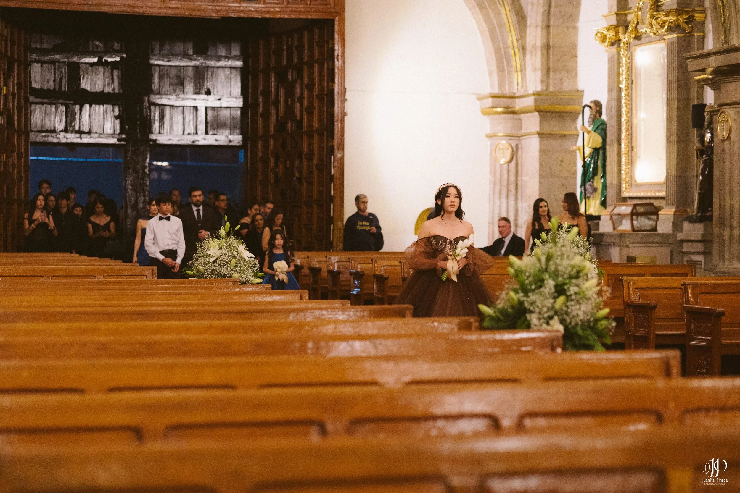 Viaja a la Historia por tus XV Años en Ex-Convento de Santa Teresa: Servicios Premium de Foto y Video en Guadalajara.