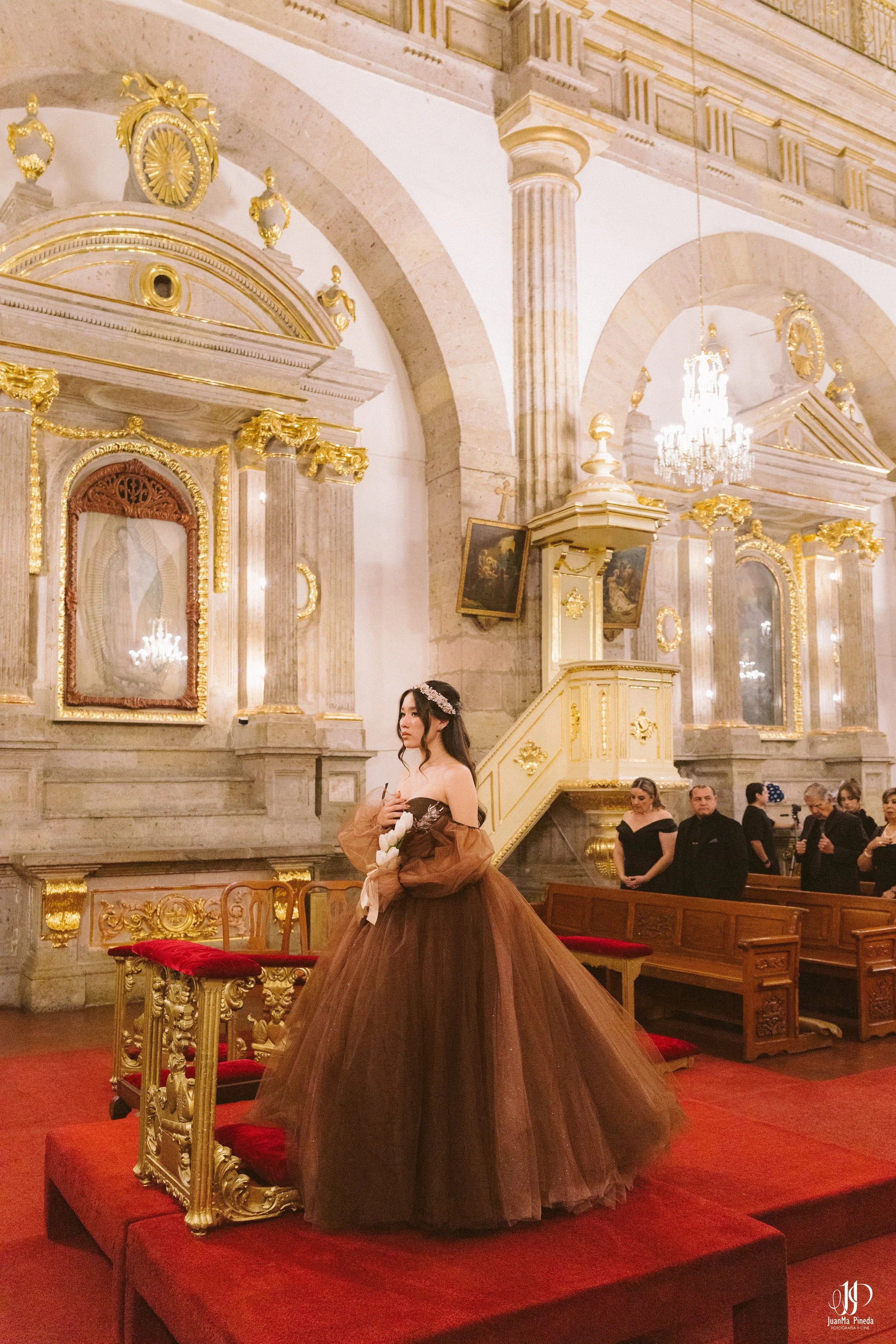 Viaja a la Historia por tus XV Años en Ex-Convento de Santa Teresa: Servicios Premium de Foto y Video en Guadalajara.