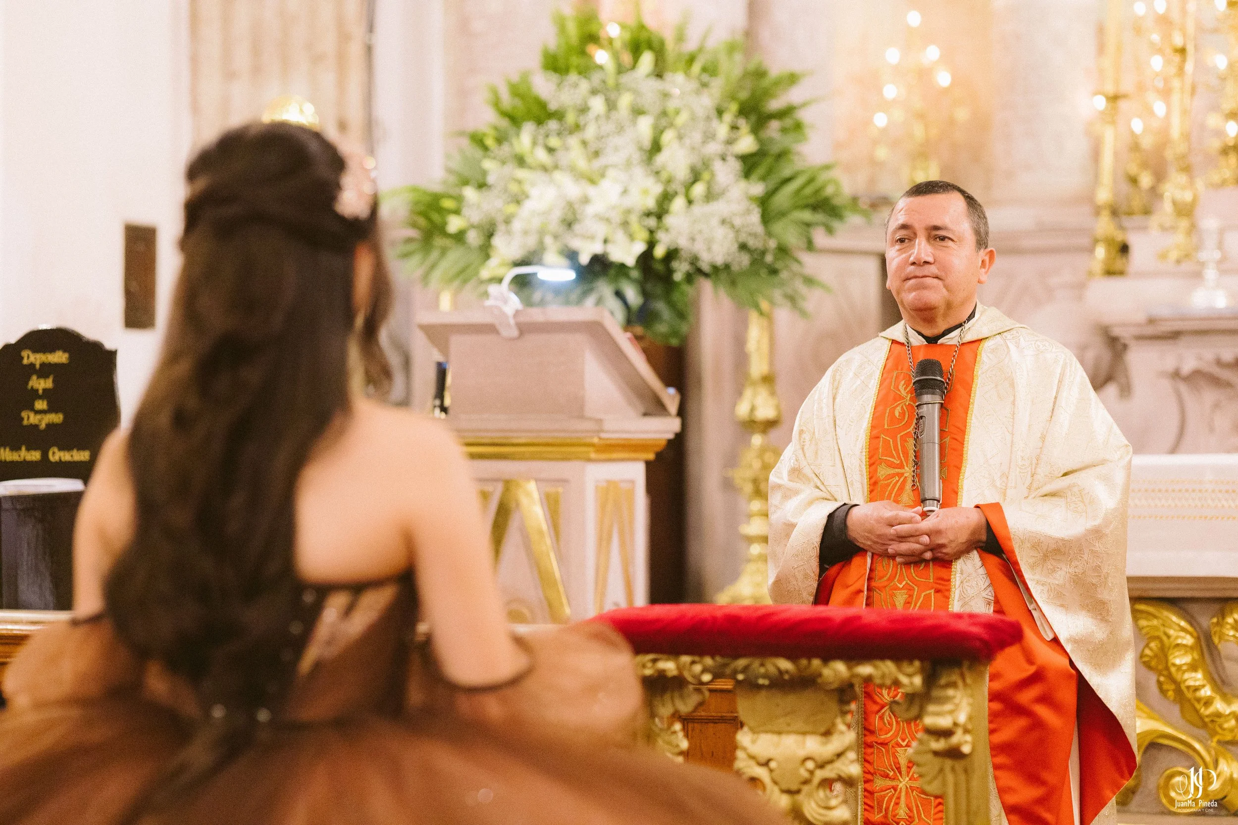 Viaja a la Historia por tus XV Años en Ex-Convento de Santa Teresa: Servicios Premium de Foto y Video en Guadalajara.