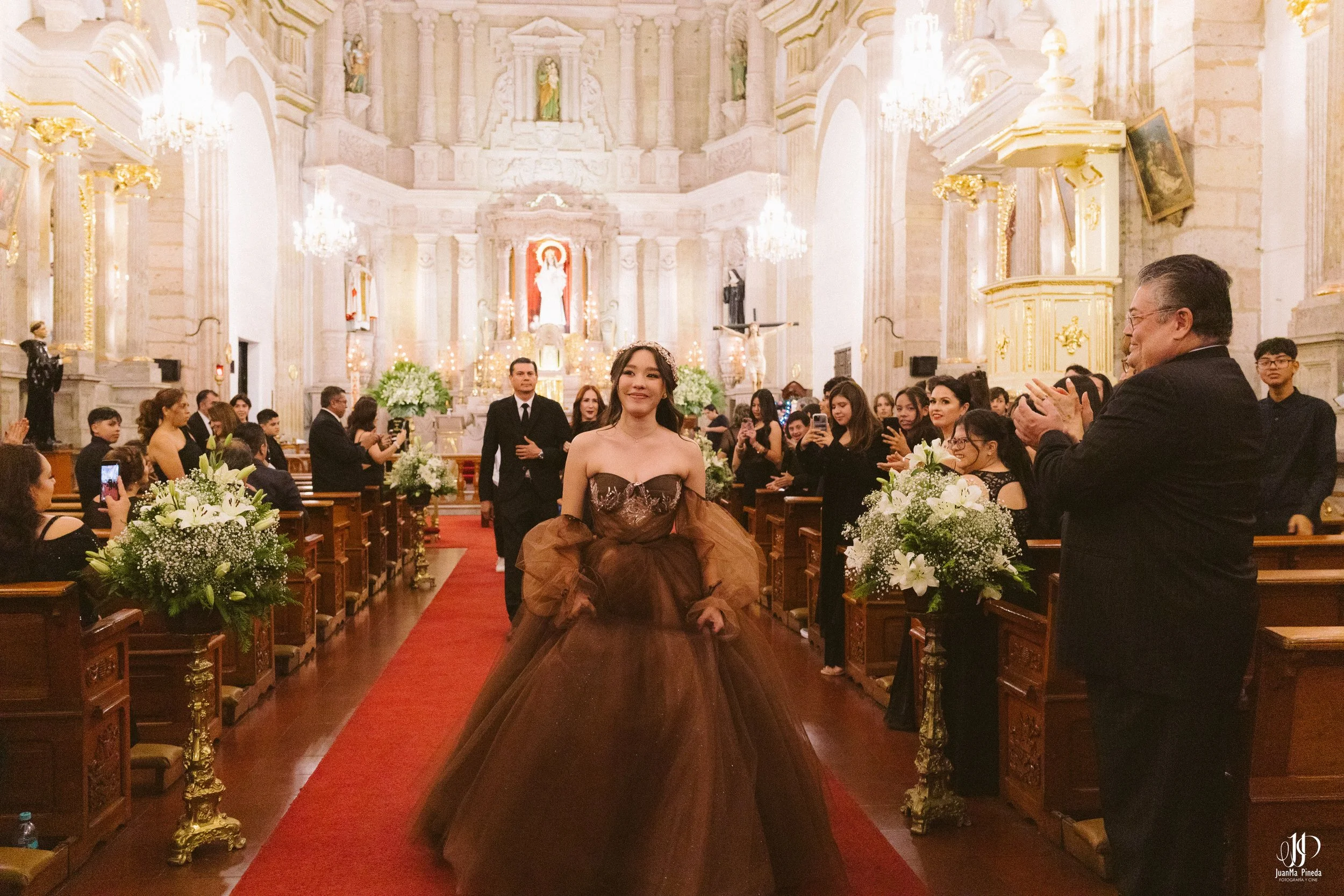 Viaja a la Historia por tus XV Años en Ex-Convento de Santa Teresa: Servicios Premium de Foto y Video en Guadalajara.