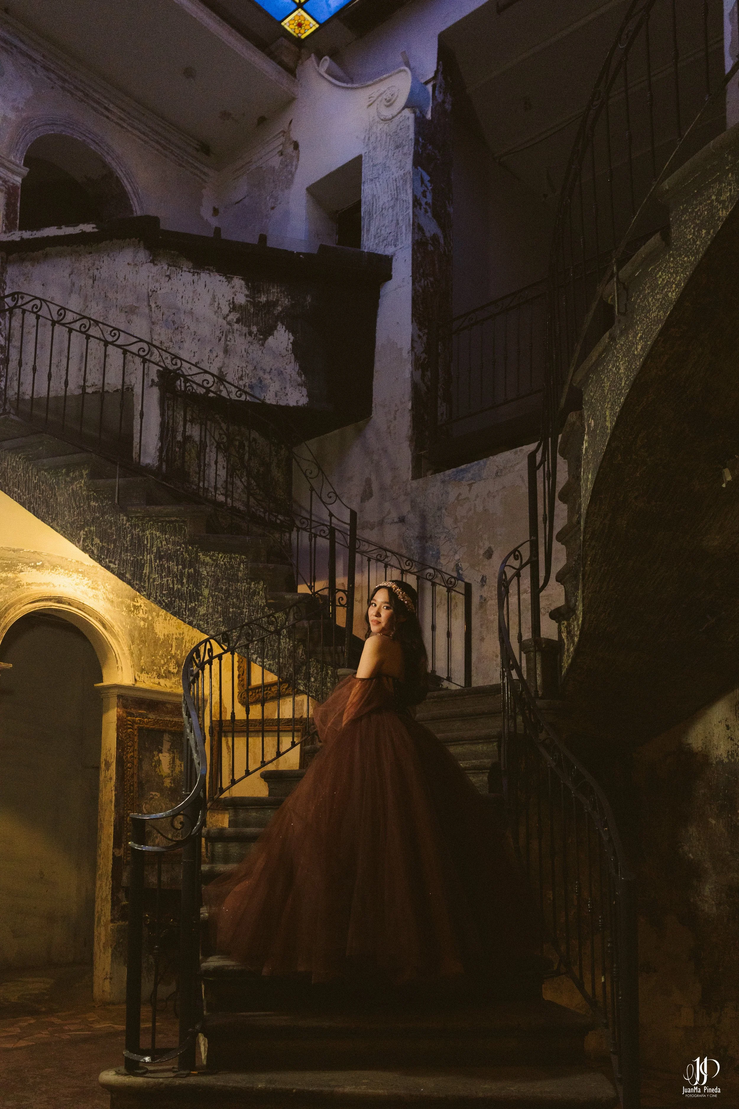 Viaja a la Historia por tus XV Años en Ex-Convento de Santa Teresa: Servicios Premium de Foto y Video en Guadalajara.