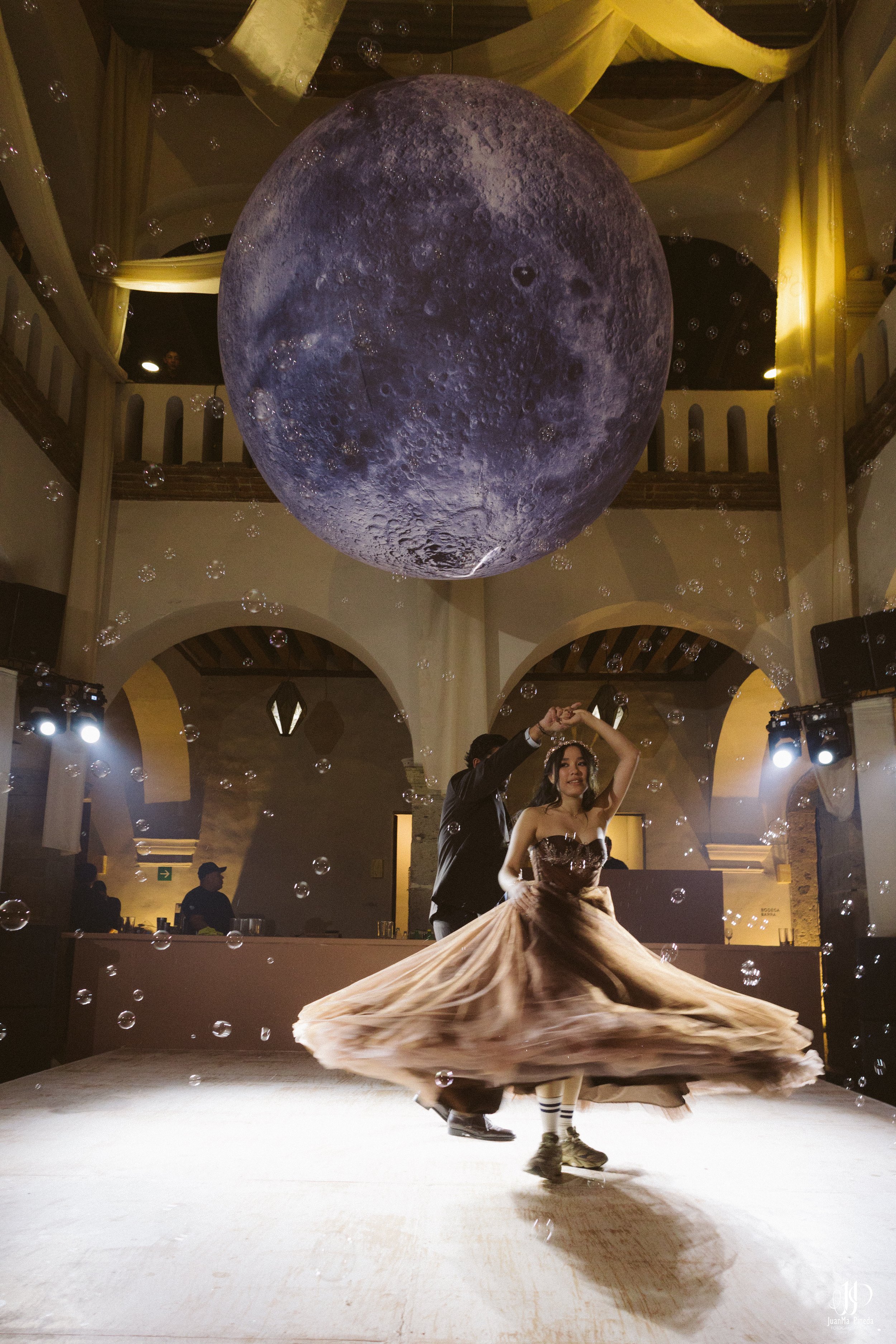 Viaja a la Historia por tus XV Años en Ex-Convento de Santa Teresa: Servicios Premium de Foto y Video en Guadalajara.