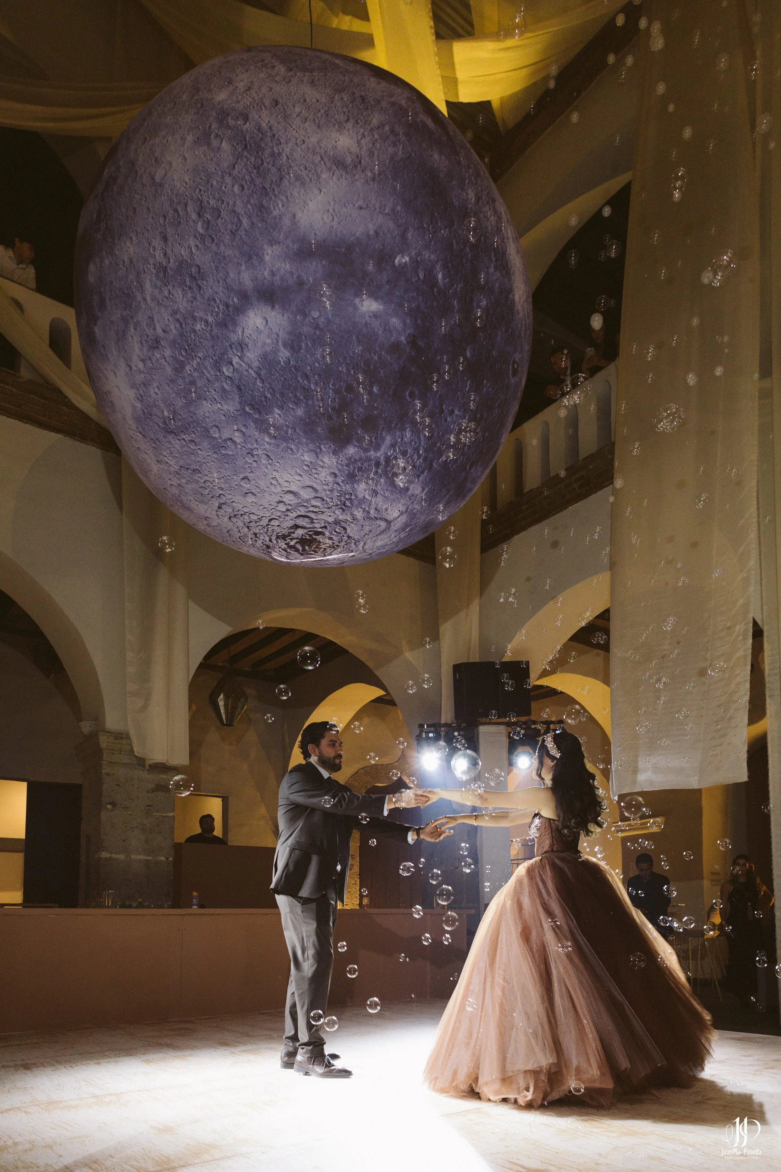 Viaja a la Historia por tus XV Años en Ex-Convento de Santa Teresa: Servicios Premium de Foto y Video en Guadalajara.