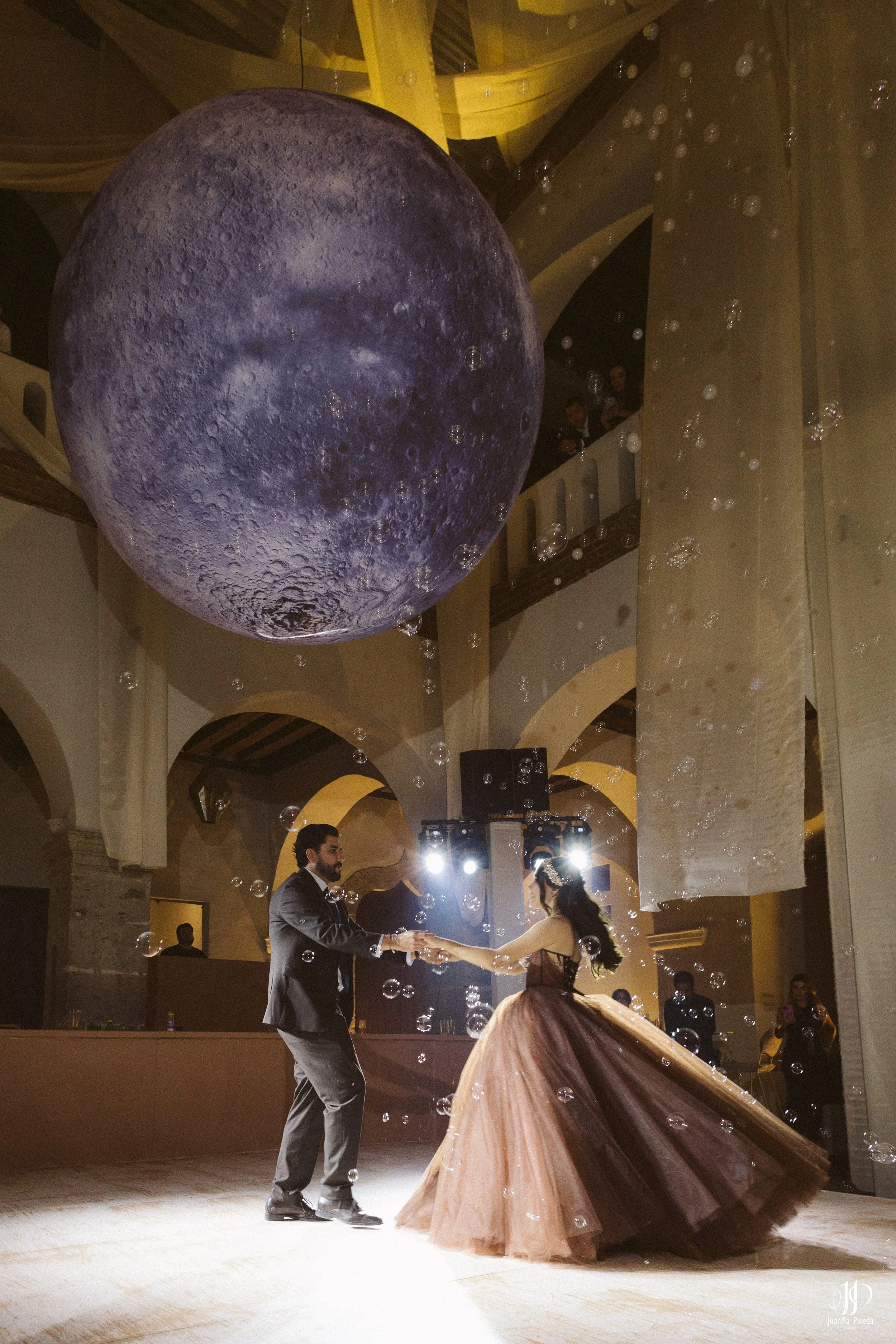 Viaja a la Historia por tus XV Años en Ex-Convento de Santa Teresa: Servicios Premium de Foto y Video en Guadalajara.