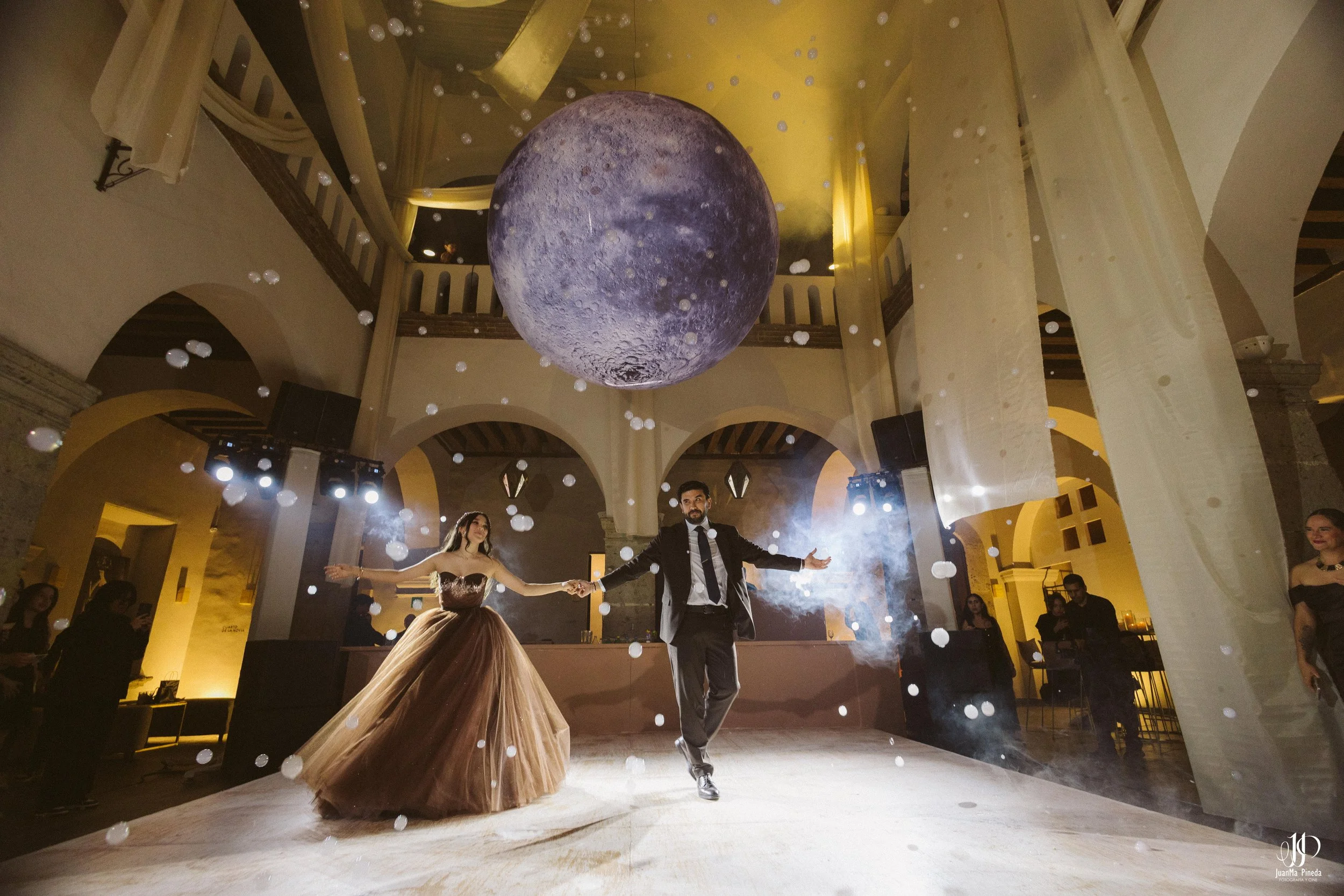 Viaja a la Historia por tus XV Años en Ex-Convento de Santa Teresa: Servicios Premium de Foto y Video en Guadalajara.