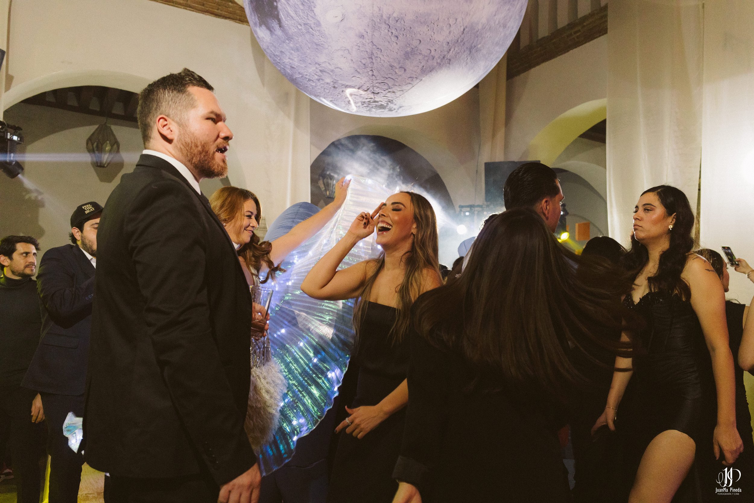 Viaja a la Historia por tus XV Años en Ex-Convento de Santa Teresa: Servicios Premium de Foto y Video en Guadalajara.