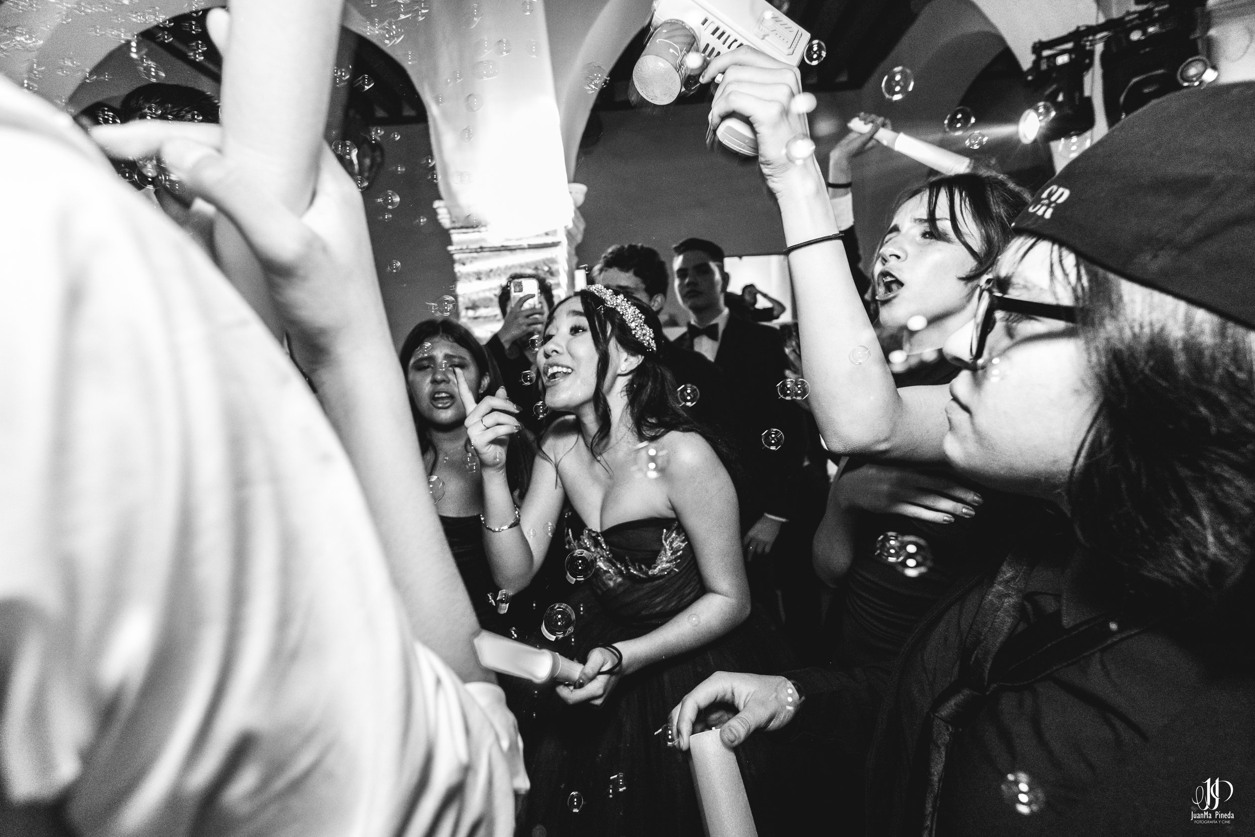 Viaja a la Historia por tus XV Años en Ex-Convento de Santa Teresa: Servicios Premium de Foto y Video en Guadalajara.