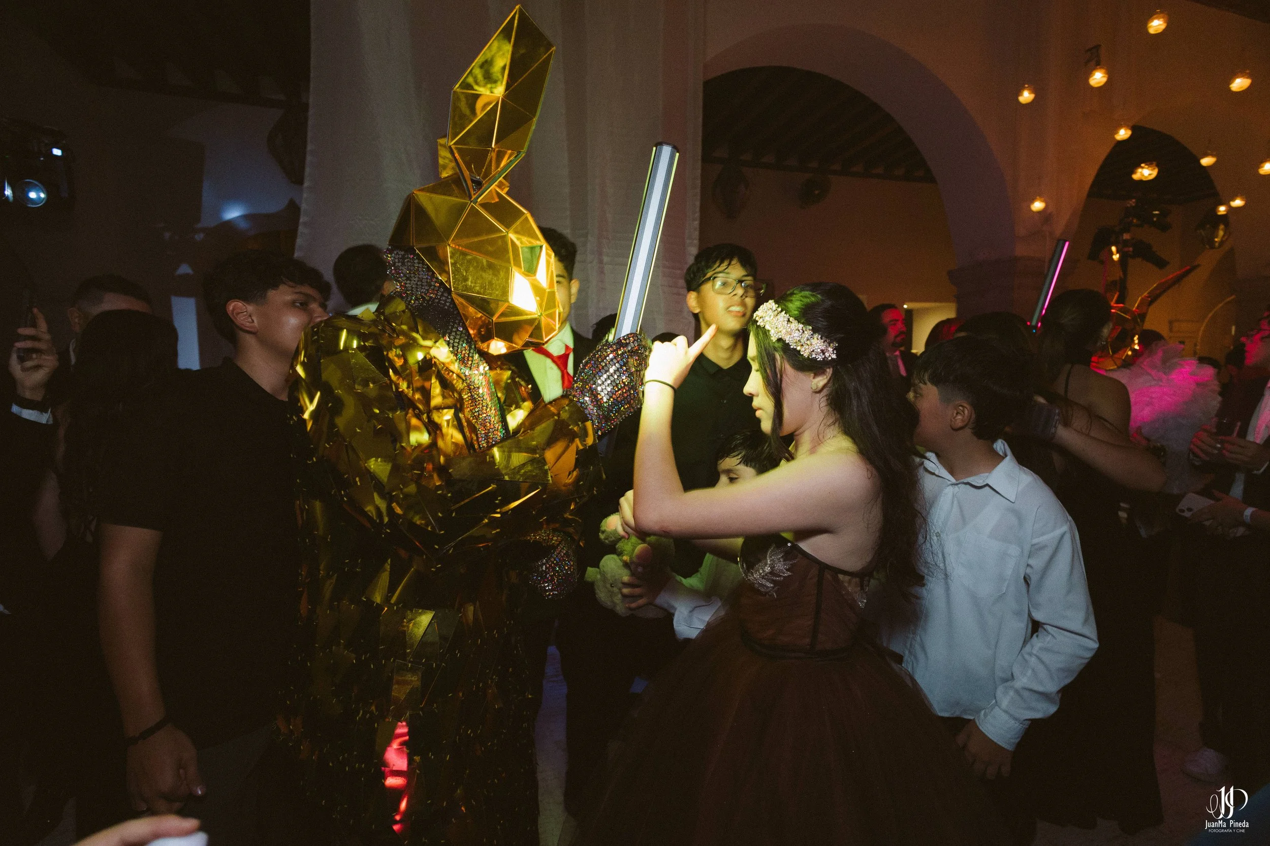 Viaja a la Historia por tus XV Años en Ex-Convento de Santa Teresa: Servicios Premium de Foto y Video en Guadalajara.