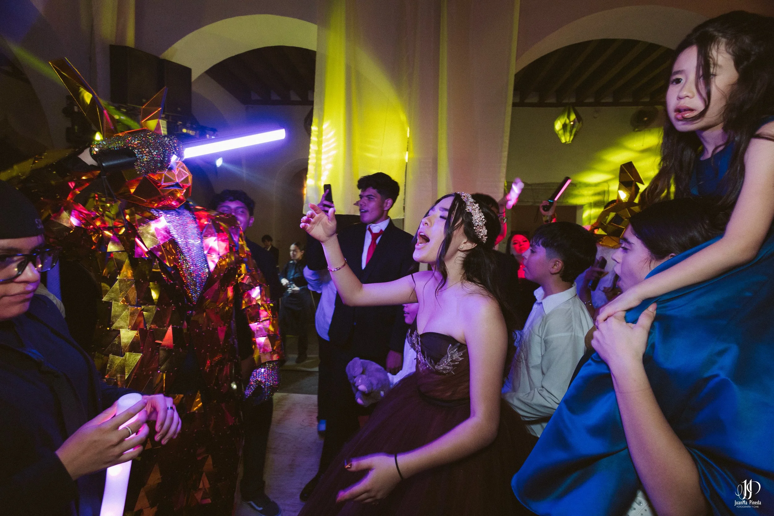 Viaja a la Historia por tus XV Años en Ex-Convento de Santa Teresa: Servicios Premium de Foto y Video en Guadalajara.