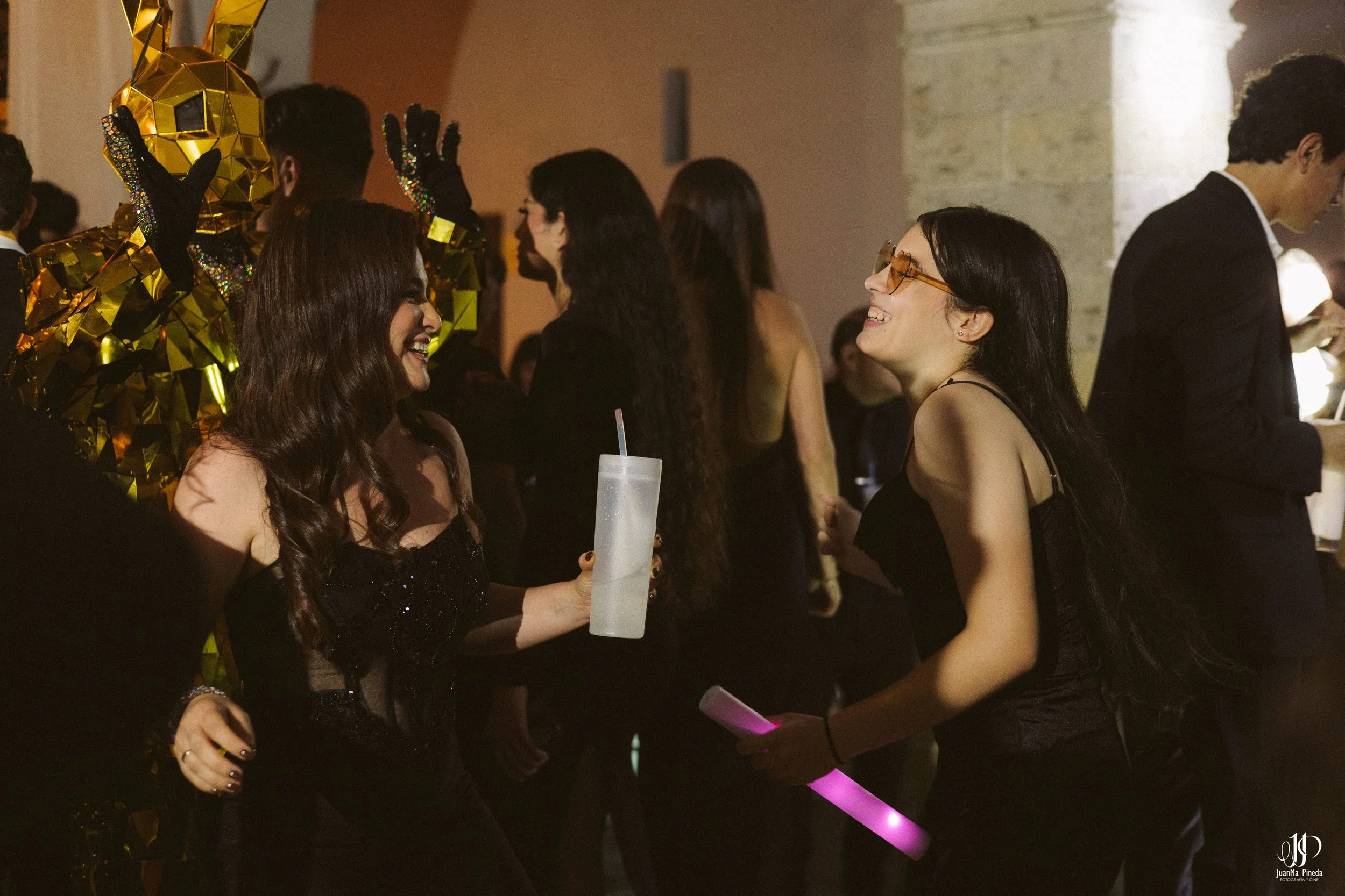 Viaja a la Historia por tus XV Años en Ex-Convento de Santa Teresa: Servicios Premium de Foto y Video en Guadalajara.