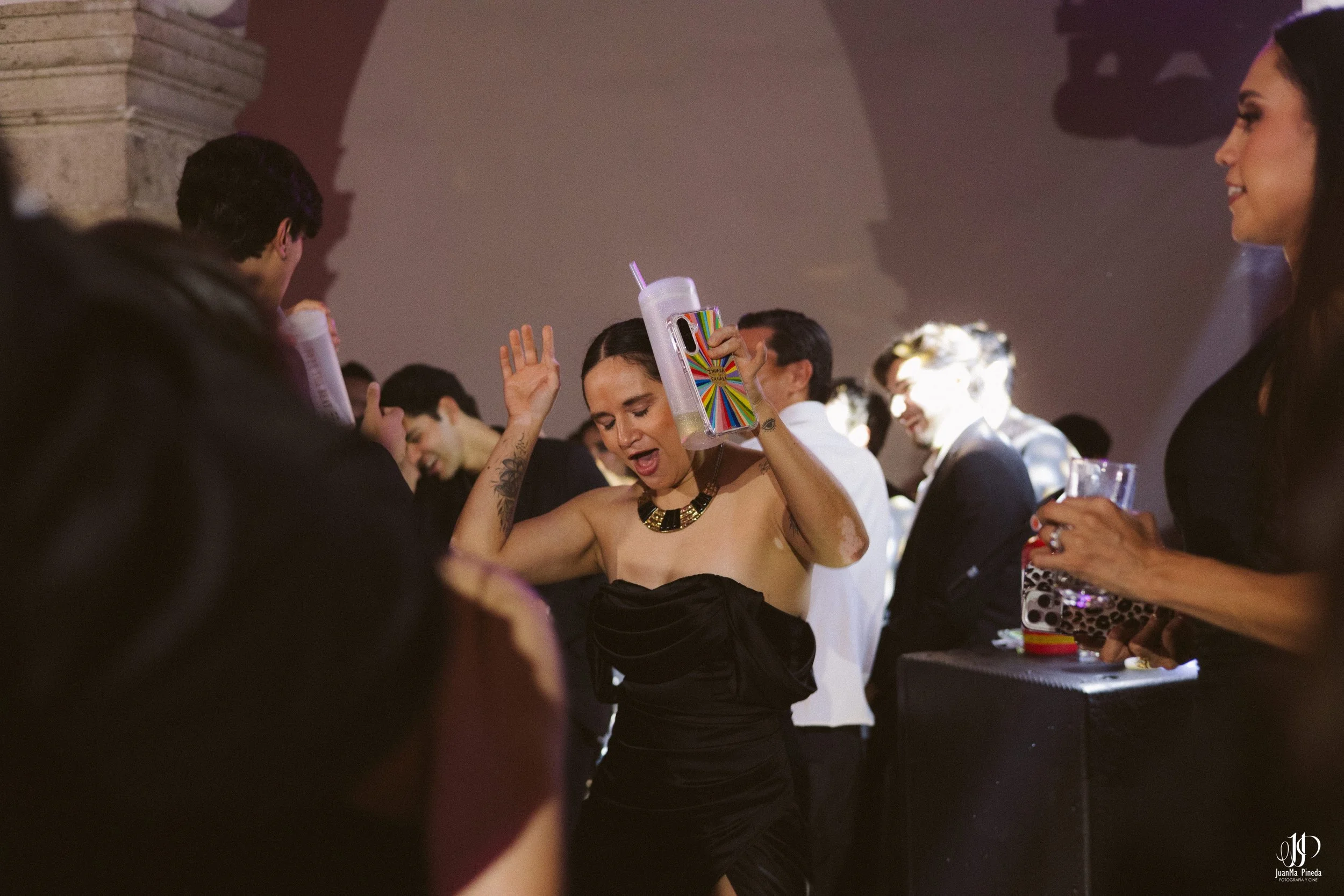 Viaja a la Historia por tus XV Años en Ex-Convento de Santa Teresa: Servicios Premium de Foto y Video en Guadalajara.