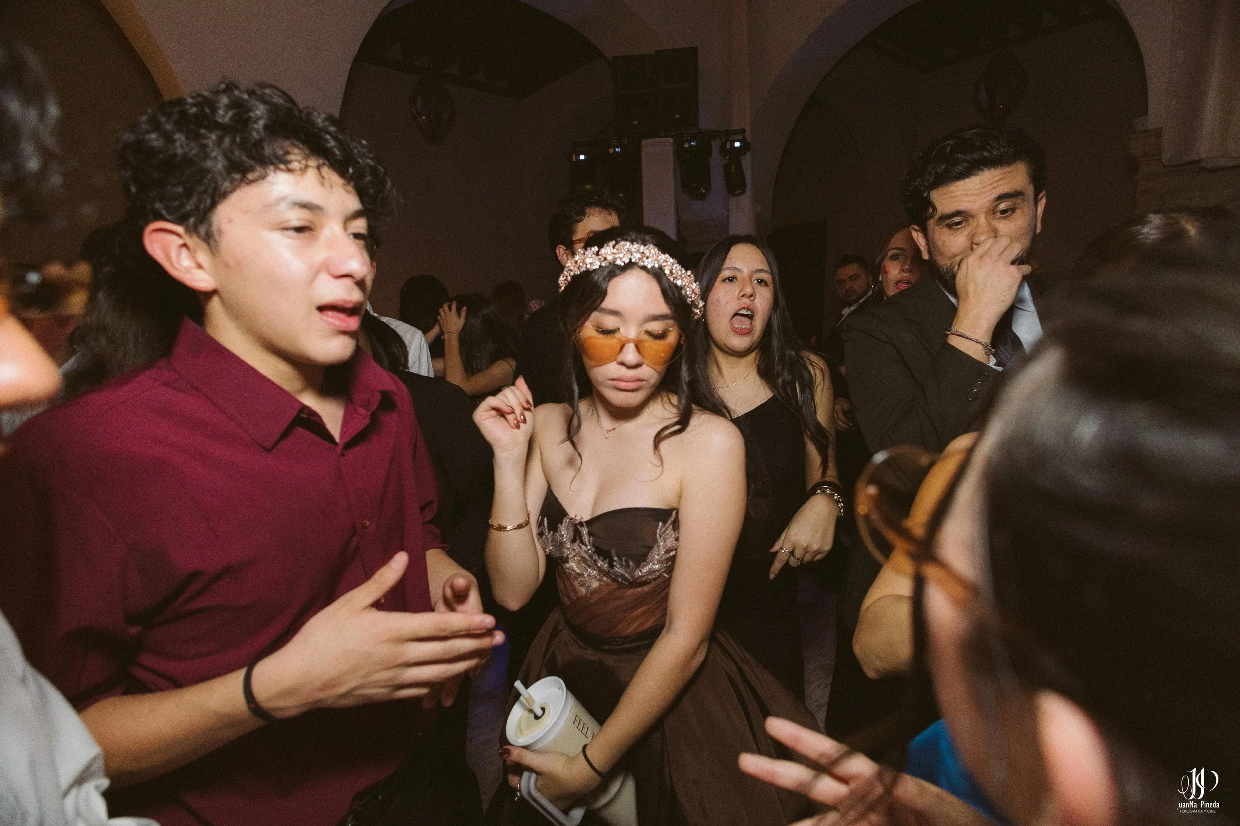 Viaja a la Historia por tus XV Años en Ex-Convento de Santa Teresa: Servicios Premium de Foto y Video en Guadalajara.