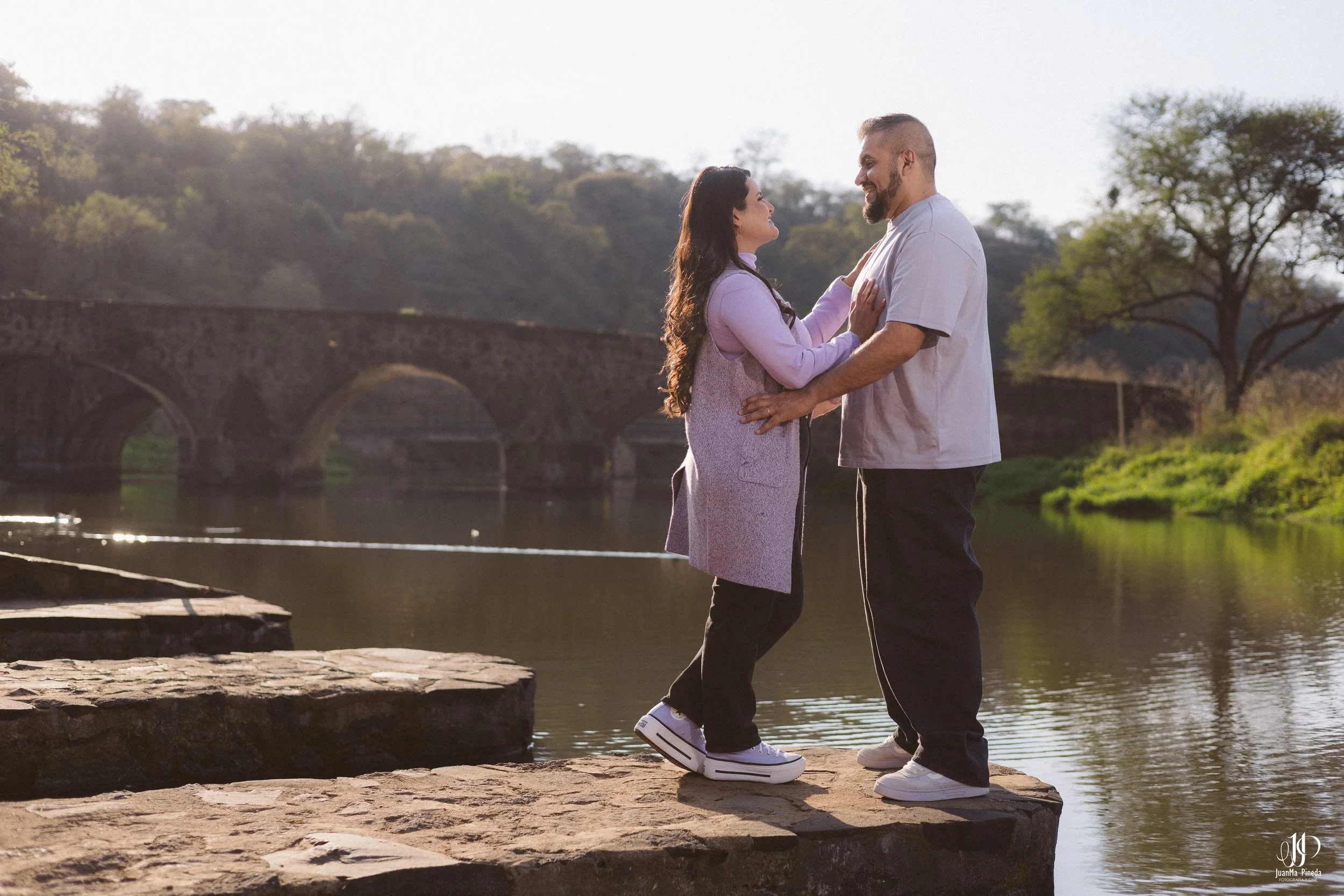 Puente de Calderón🌳💕 Amor sobre el puente de la historia: Sesión Pre-Boda  | V+Y