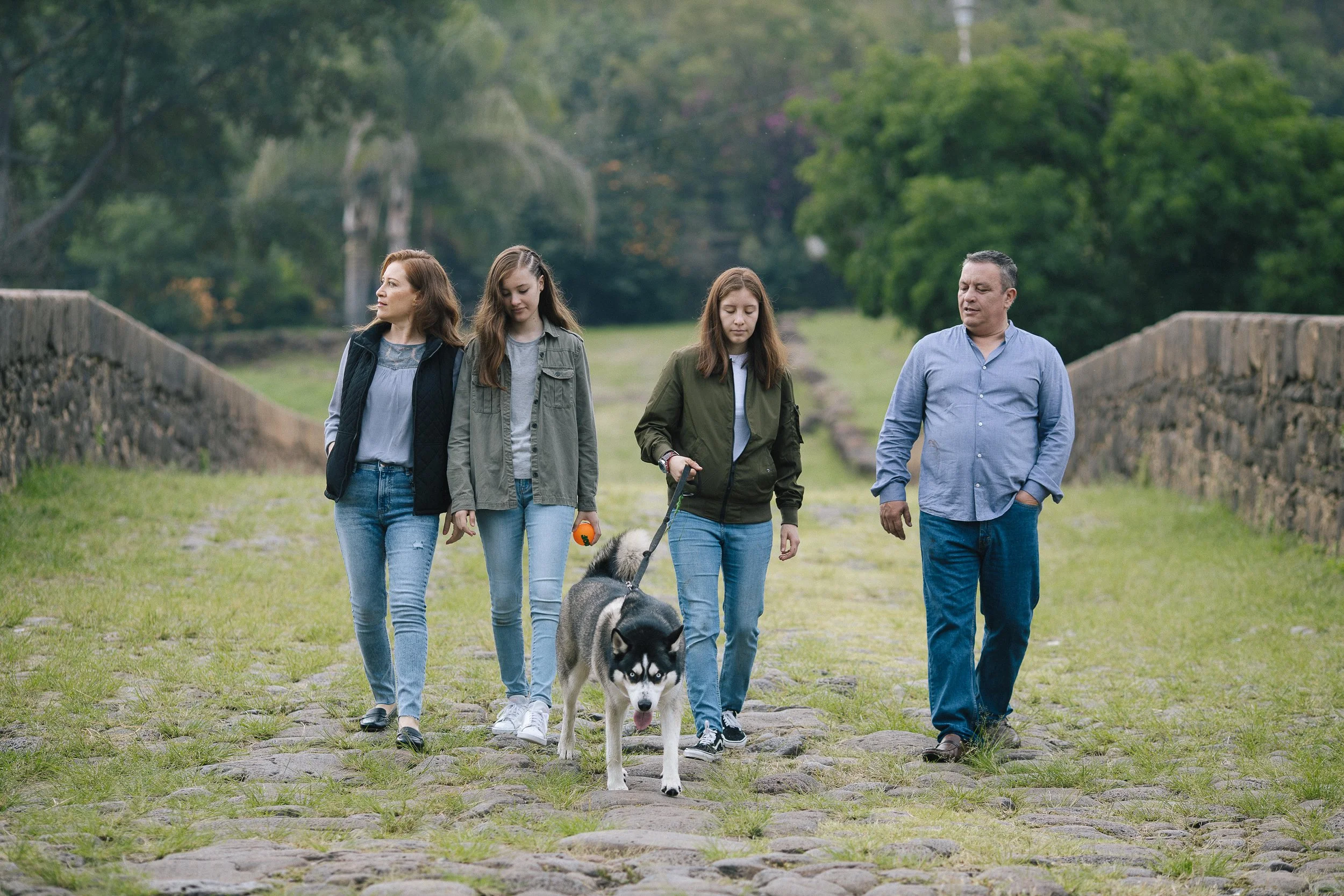 Fotos de familia inolvidables en el Parque Bicentenario Puente de Calderón