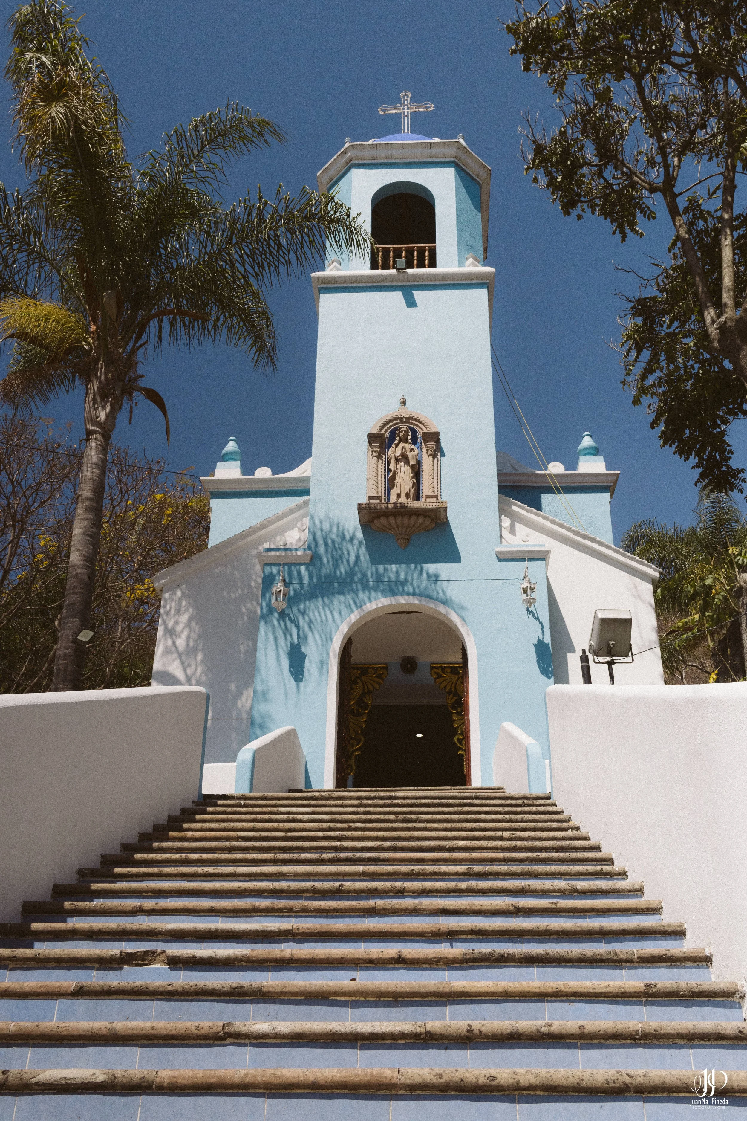 Capilla de la Vírgen de Lourdes, Chapala: Un Rincón de Paz a Orillas del Lago