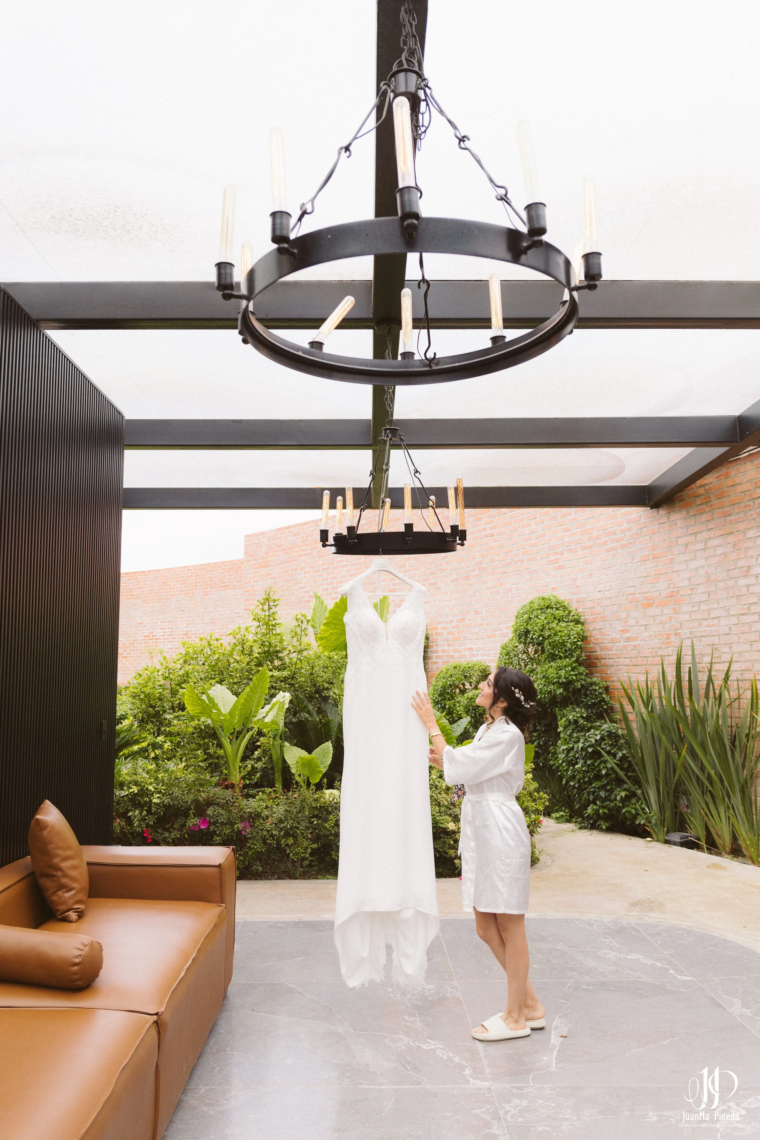 Getting+Ready+Bride-1.jpg