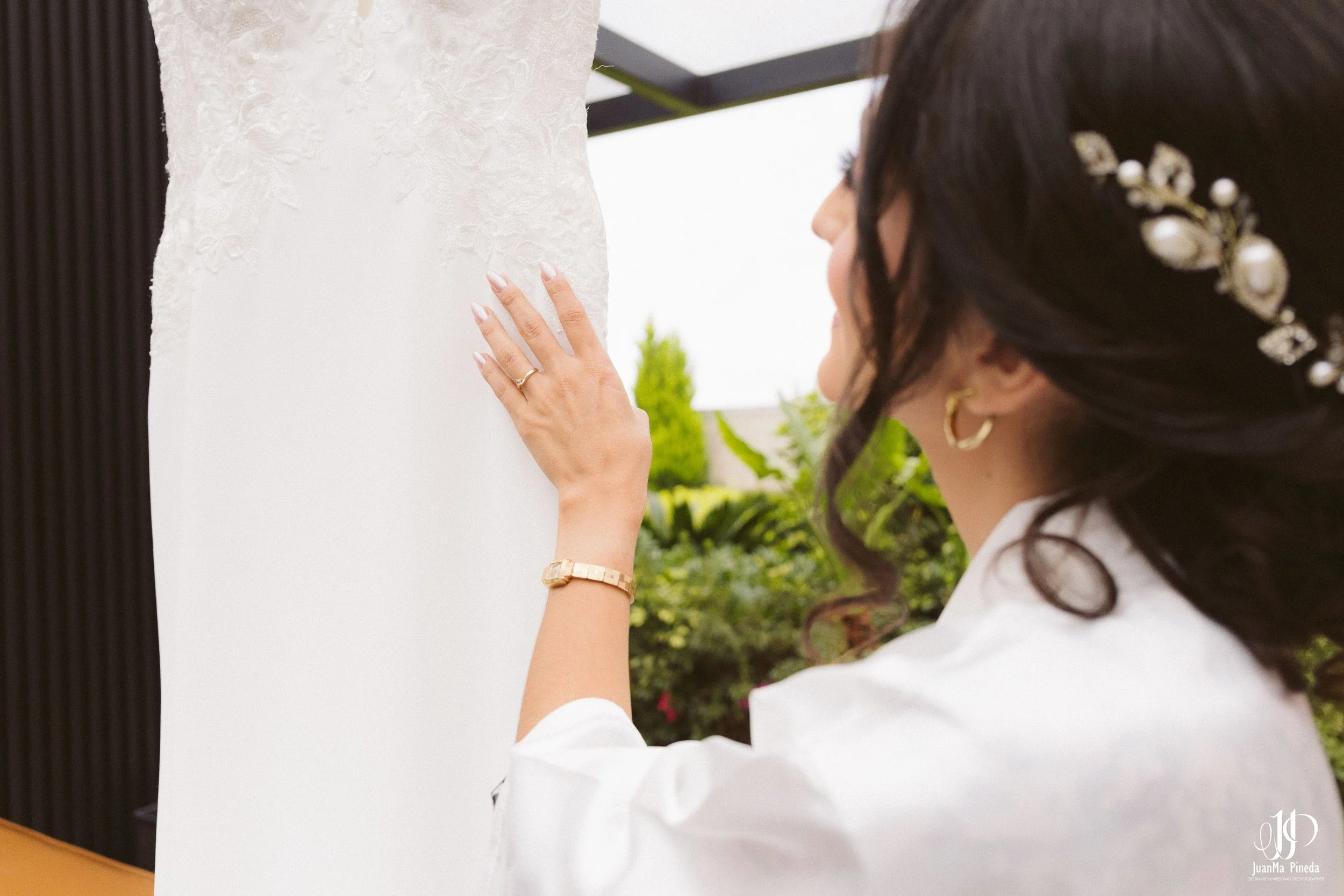 Getting+Ready+Bride-2.jpg