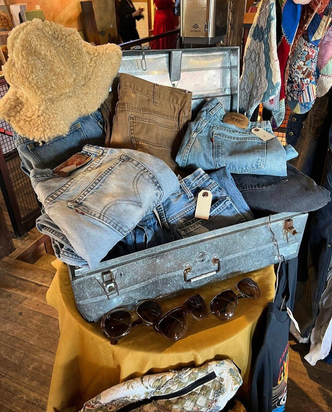 Is your Stampede wardrobe lookin' more City Slicker than Sweetheart of the Rodeo? We're here to help! 

From fringe and feathers to fabulous vintage leathers, @thehonkytonkmarket is setting up shop with free entry at The Saloon Season Pop-Up and Stag