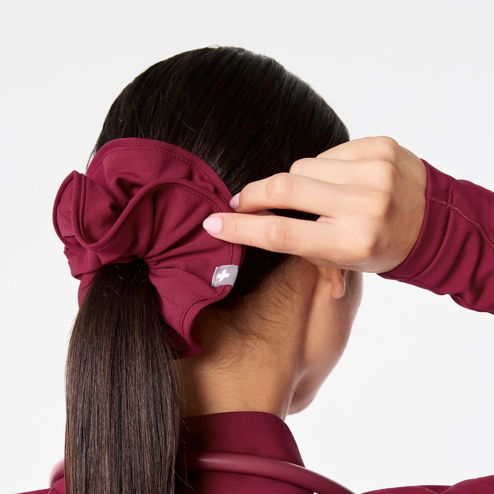 2025_Q4_10_DEEP-CRANBERRY_SCRUNCHIE_AYSSA_659.jpg