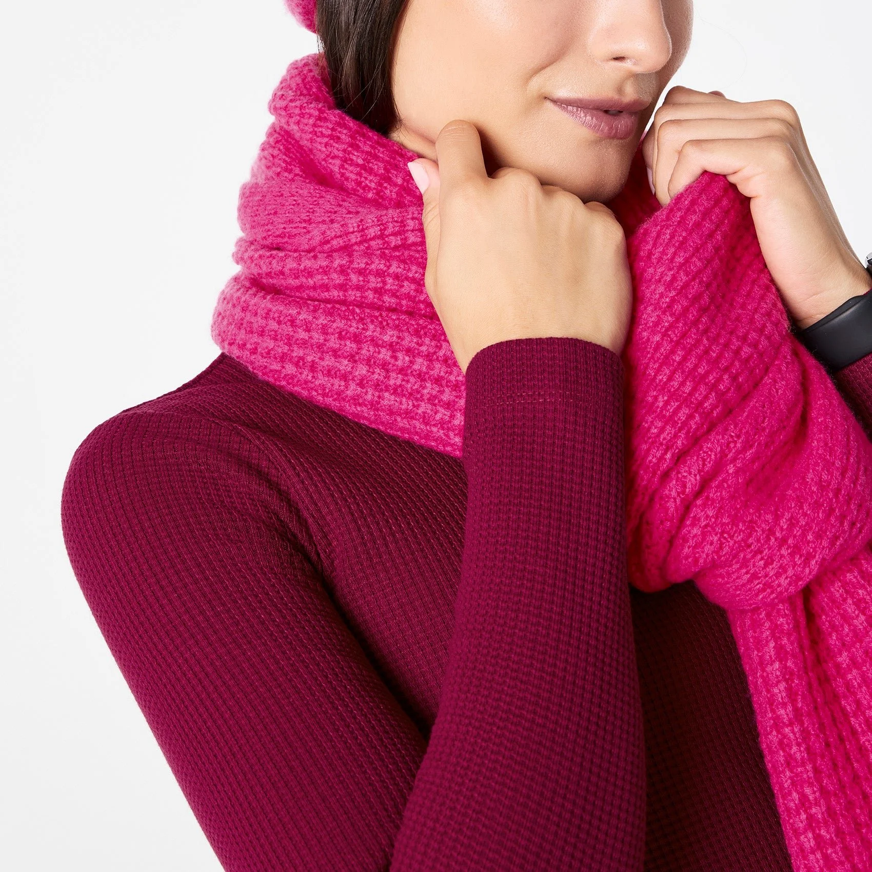 2025_Q4_10_SHOCKING-PINK_WAFFLE-SCARF_AYSSA_964.jpg