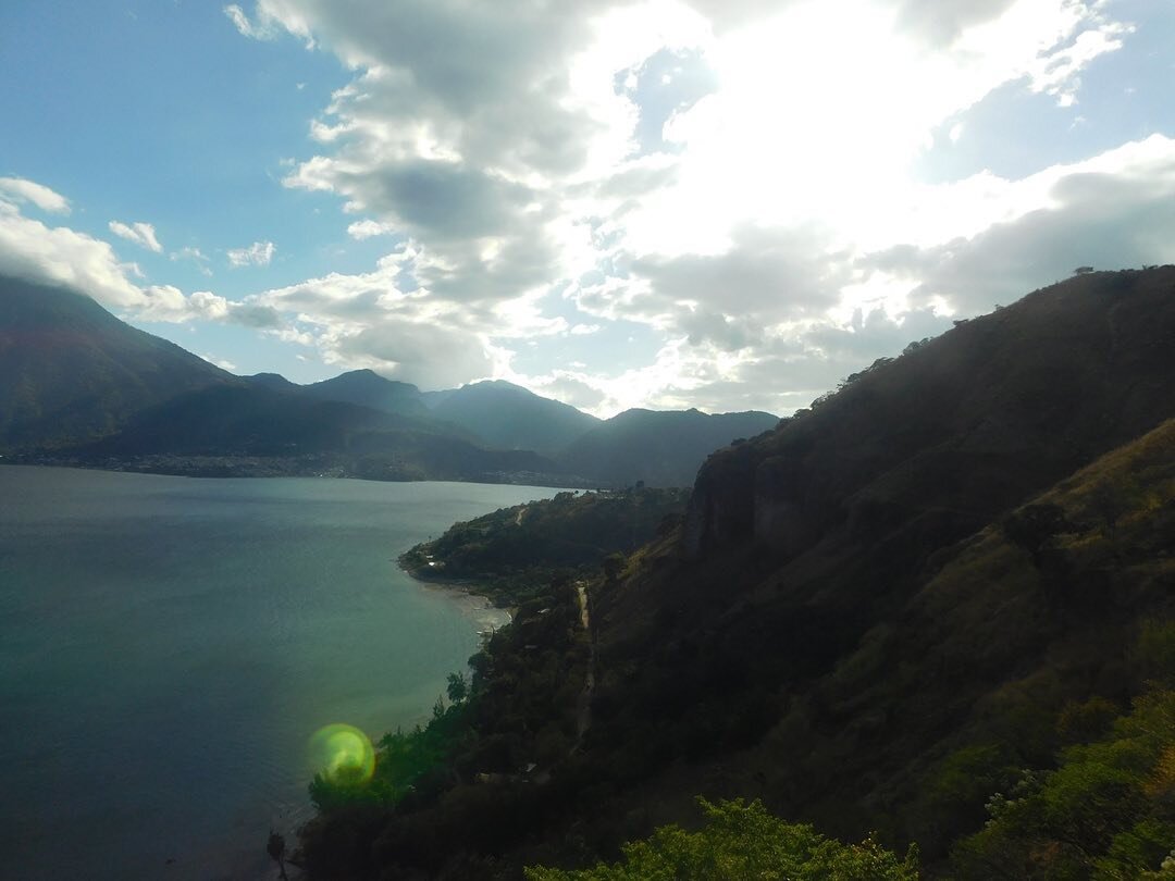 Imagine&hellip; you wake to the songs of exotic birds and the smell of copal early in the morning&hellip; you walk to the window and THIS is your view! ❤️&zwj;🔥🌈🐍

You meet the group for morning Yoga, Breathwork, &amp; Meditation before sharing a 