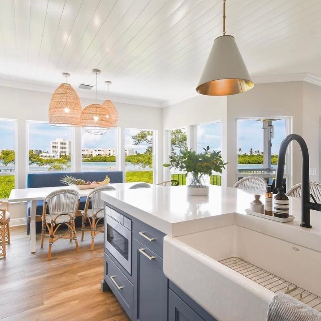 Please check out Rachel &amp; Kyle&rsquo;s beautiful home they&rsquo;ve been working on!  @projectseagrove is definitely one to follow!!! 

Every room and even color of the exterior of their home is simply perfection!  I love it all!

Enjoy my friend