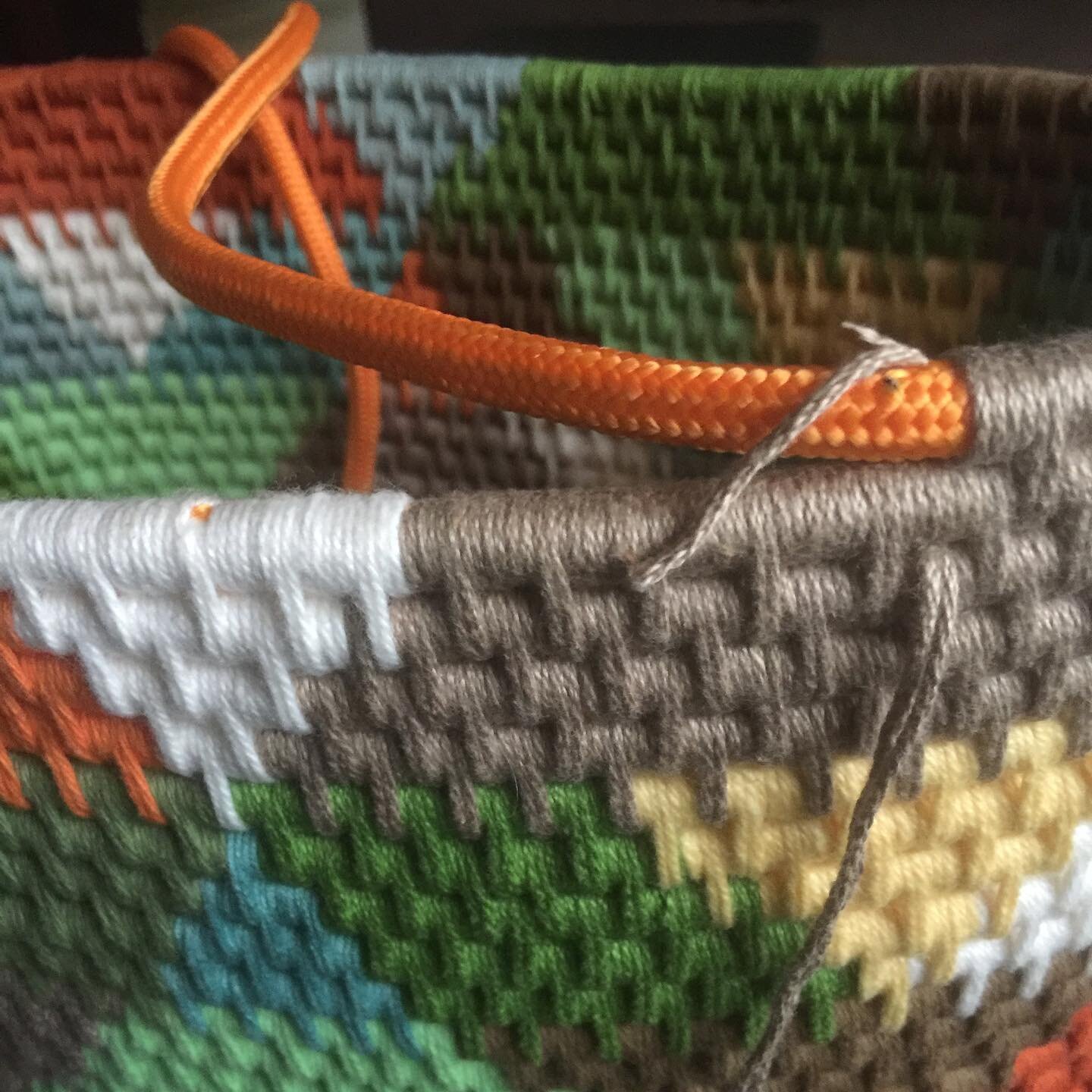 I think it&rsquo;s become an addictive compulsion to just keep coiling and stitching... but the last few baskets reference the pattern on my paintings...
.
.
.
#making #creating #doing #patterns #coiling #coilingbaskets #stitching #cottonandrope #slo