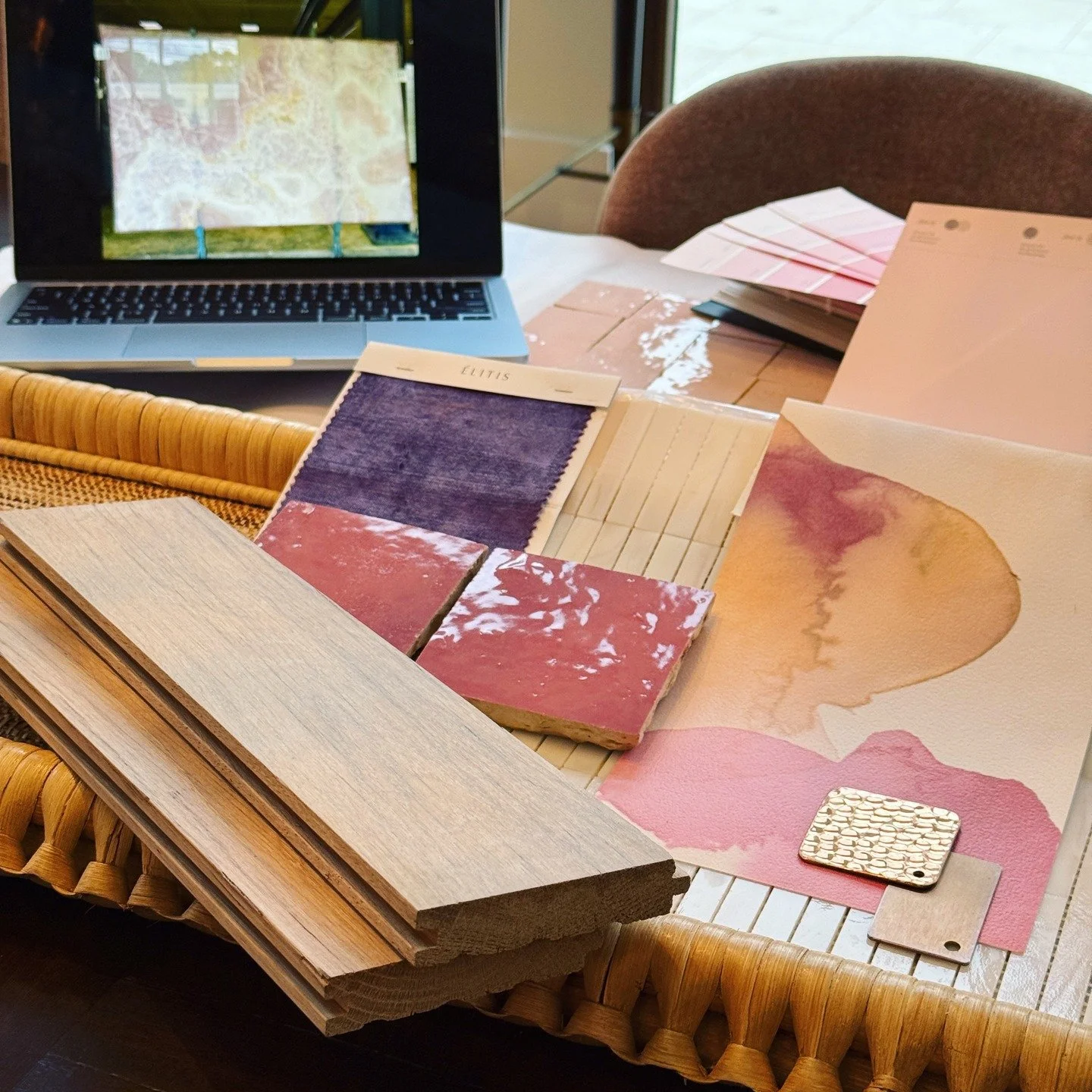 Designing a custom bath requires about 100 different decisions -- and we&rsquo;re getting down to the nitty gritty with a high-gloss pink ceiling to match the onyx vanity top, wallcovering by @emmahayestextiles, window shades from the uber-talented f