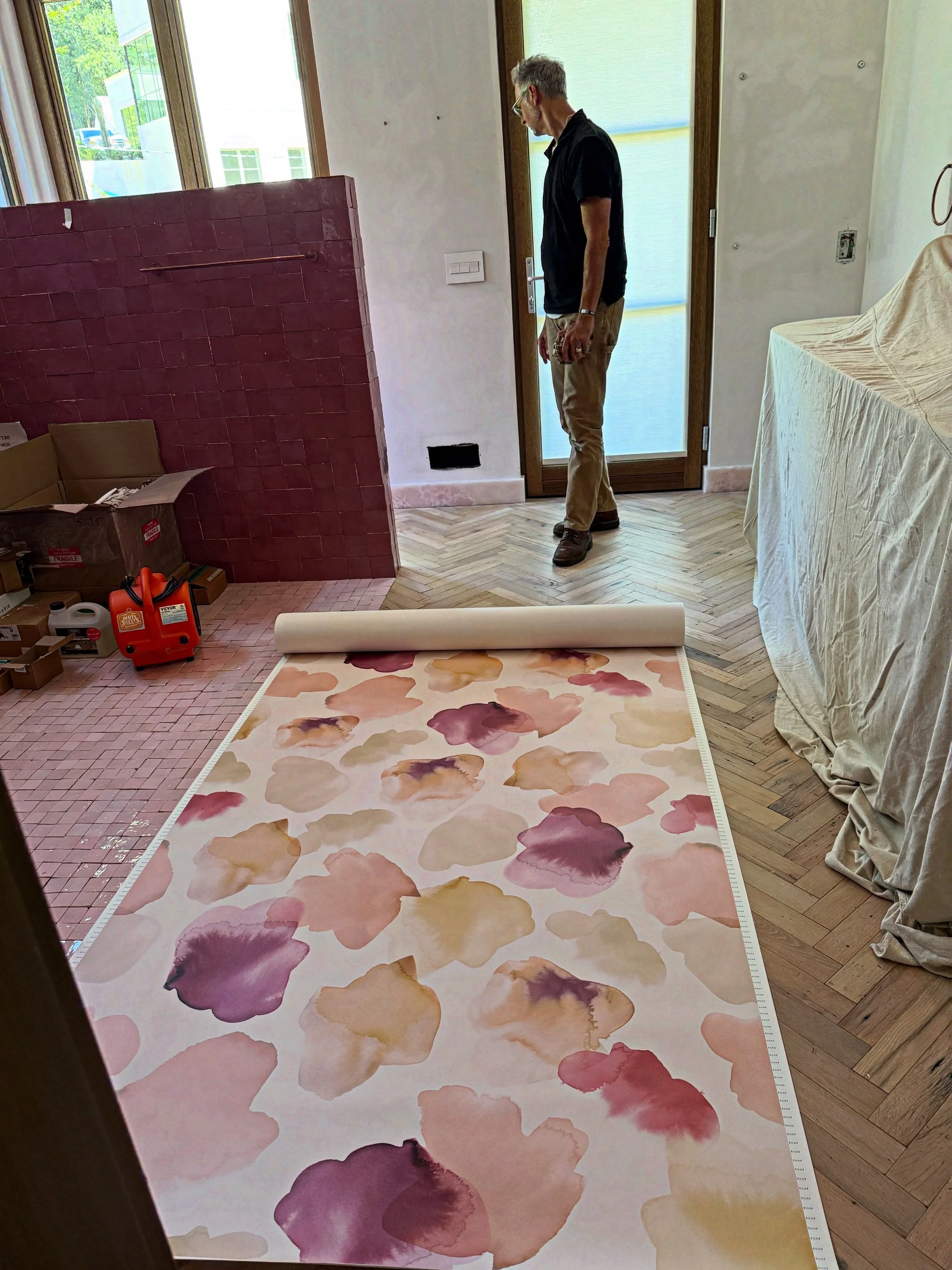 Install week for this gorgeous @emmahayestextiles with the brilliant @rob.delbridge. Bringing this master bath to life! 

#atlantainteriordesigner #custombathdesign #bathroomdesign #interiordesignatlanta