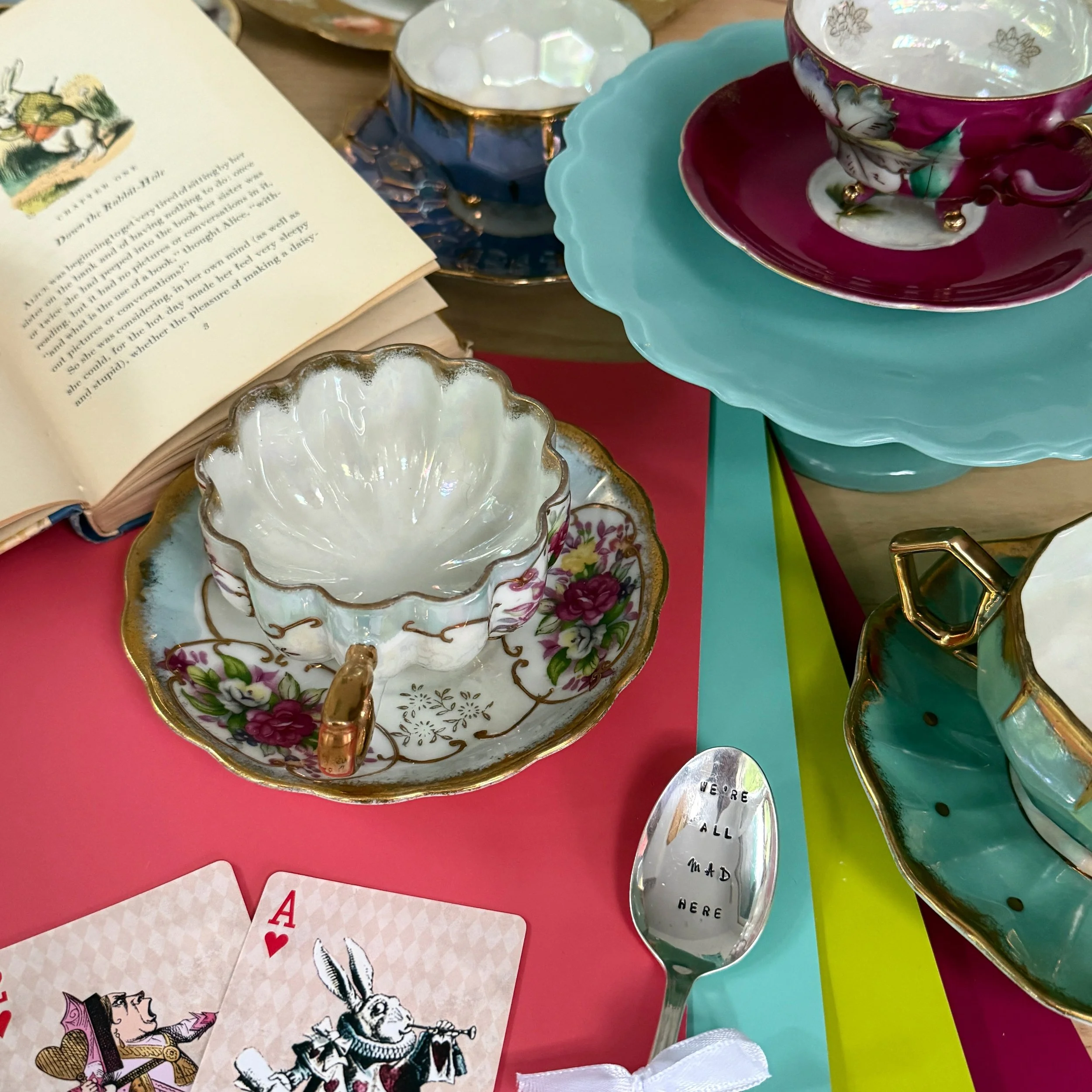 A sneak peek into our 3D mood board, equal parts elegance and whimsy, where nothing is meant to match, yet all melds wonderfully. Our design ethos in a nutshell, in this case, an immersive tablescape for To Live and Design. 

Organized by @adacatlant