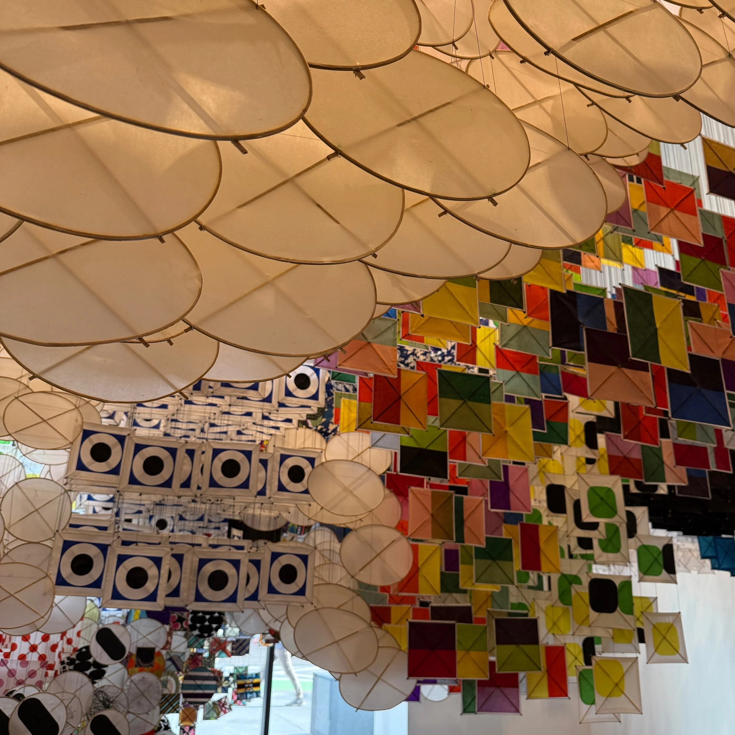 A visit to San Francisco always fills my soul and sets my imagination alight. A true highlight, along with spending the week with my beautiful mom, was Jacob Hashimoto's Giant Arc. at SFMOMA. The other-worldly installation mixes nearly 75,000 kite-li