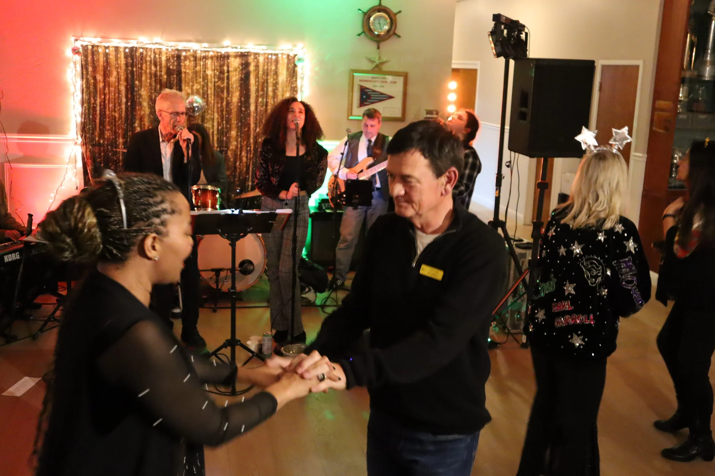 NYE w dancers #5 JPG.JPG