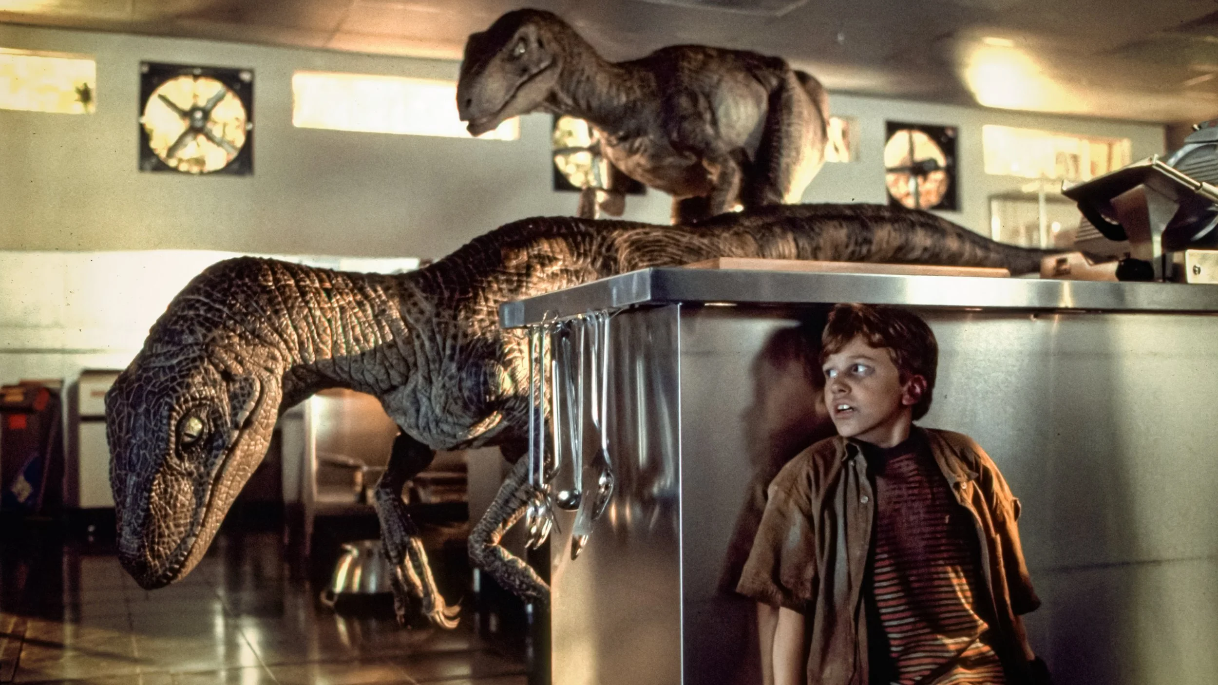 黑寡婦拒演漫威續集「首戰侏羅紀恐龍宇宙」 驚魂場面曝光:真的無處可躲