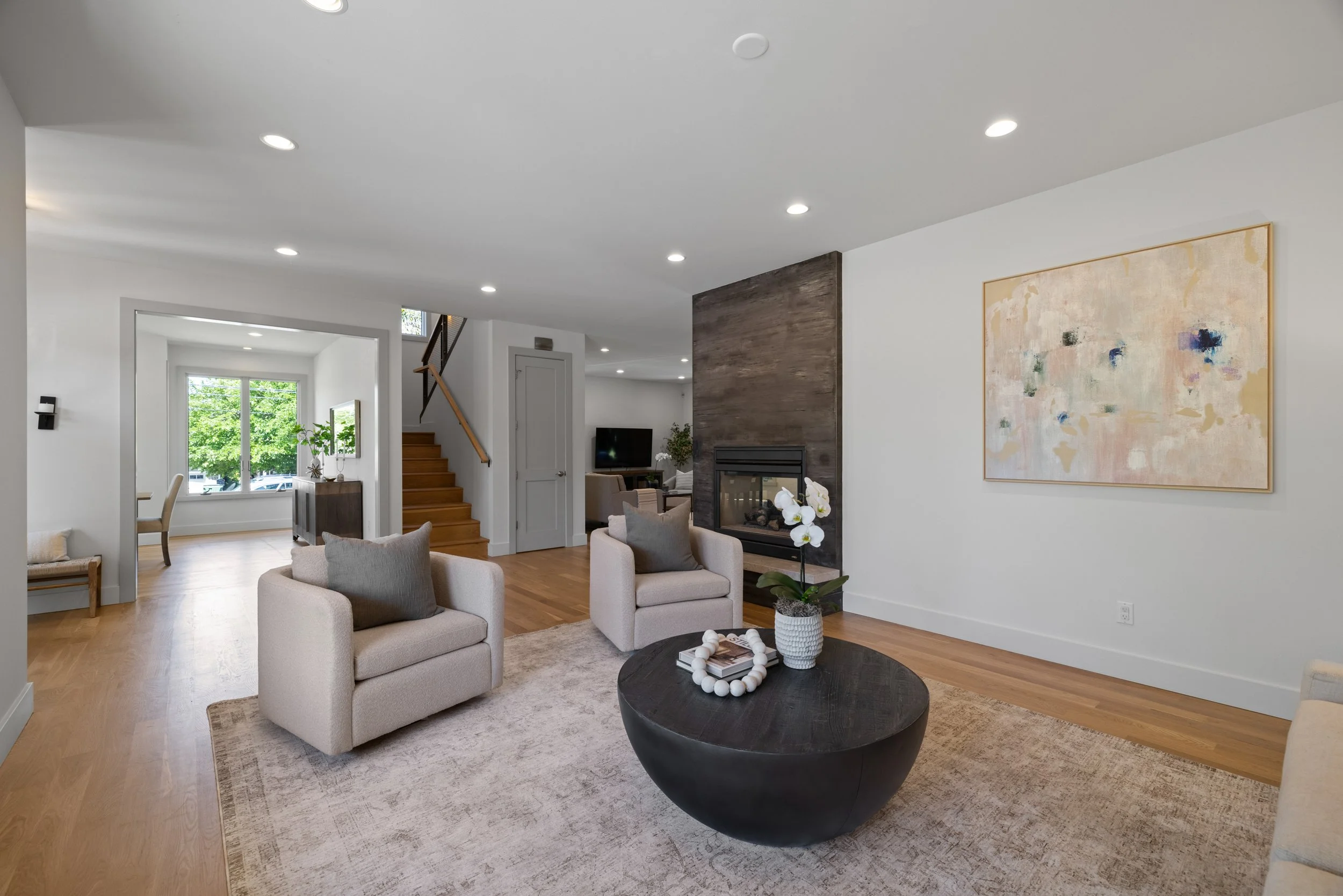 28 Living Room.jpg